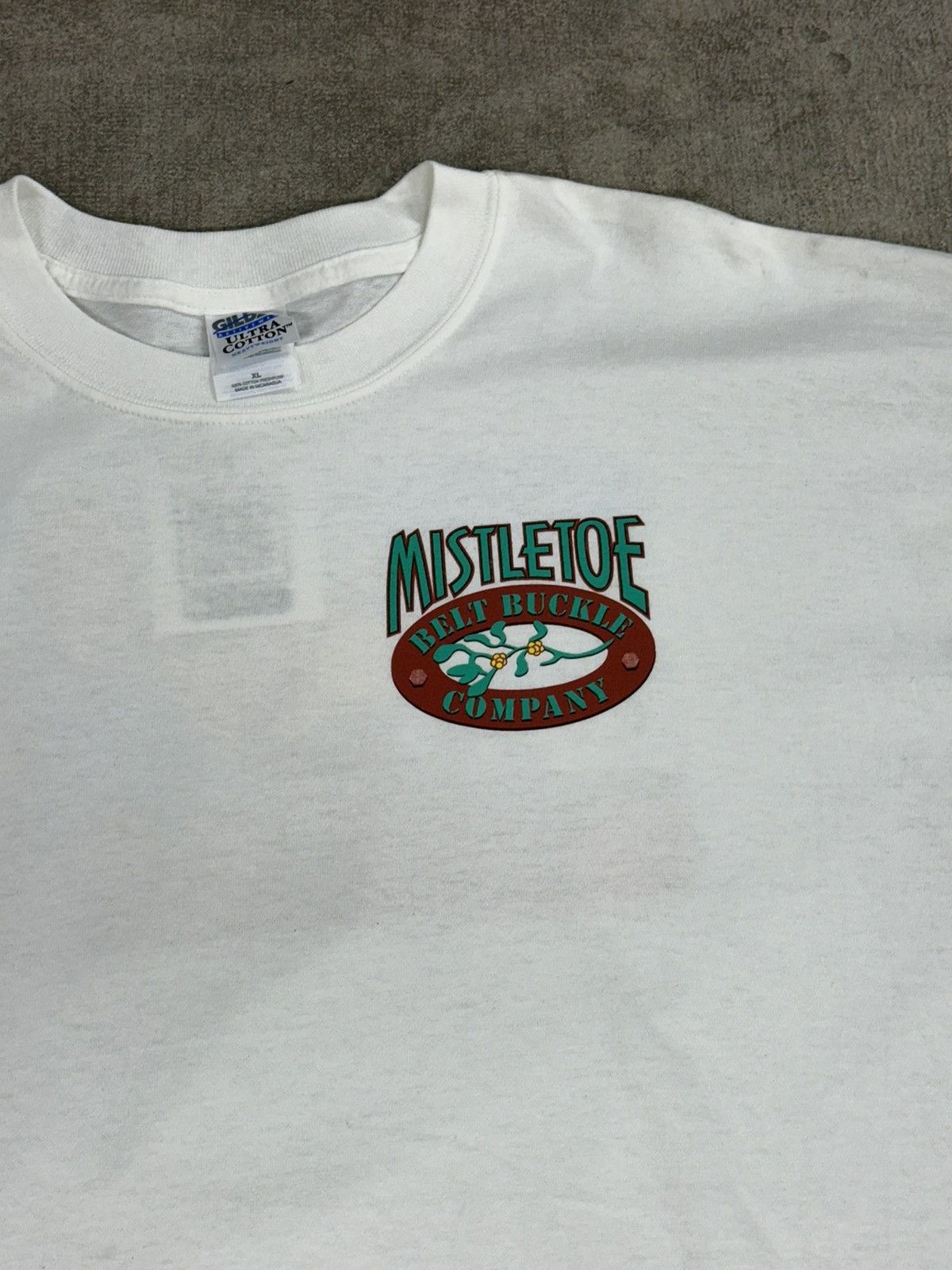 Gildan × Vintage Vintage 90s Mistletoe Belt Company Construction T-Shirt Size US XL / EU 56 / 4 - 6 Thumbnail