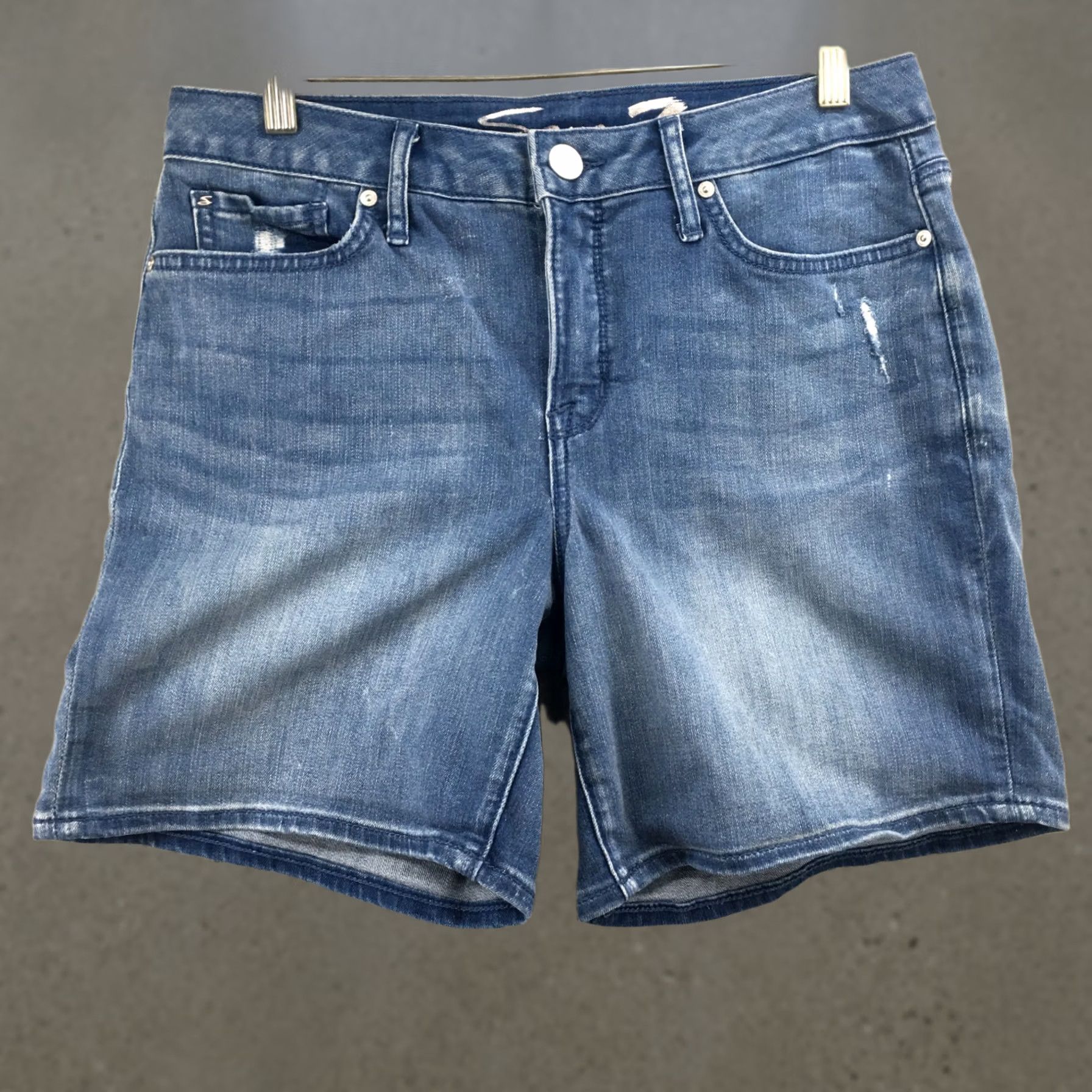 Vintage Seven Bermuda Shorts Womens 8 Blue Denim Mid Rise Casual Zip Fly Shirt (incorrect) Size 30" / US 8 / IT 44 - 1 Thumbnail