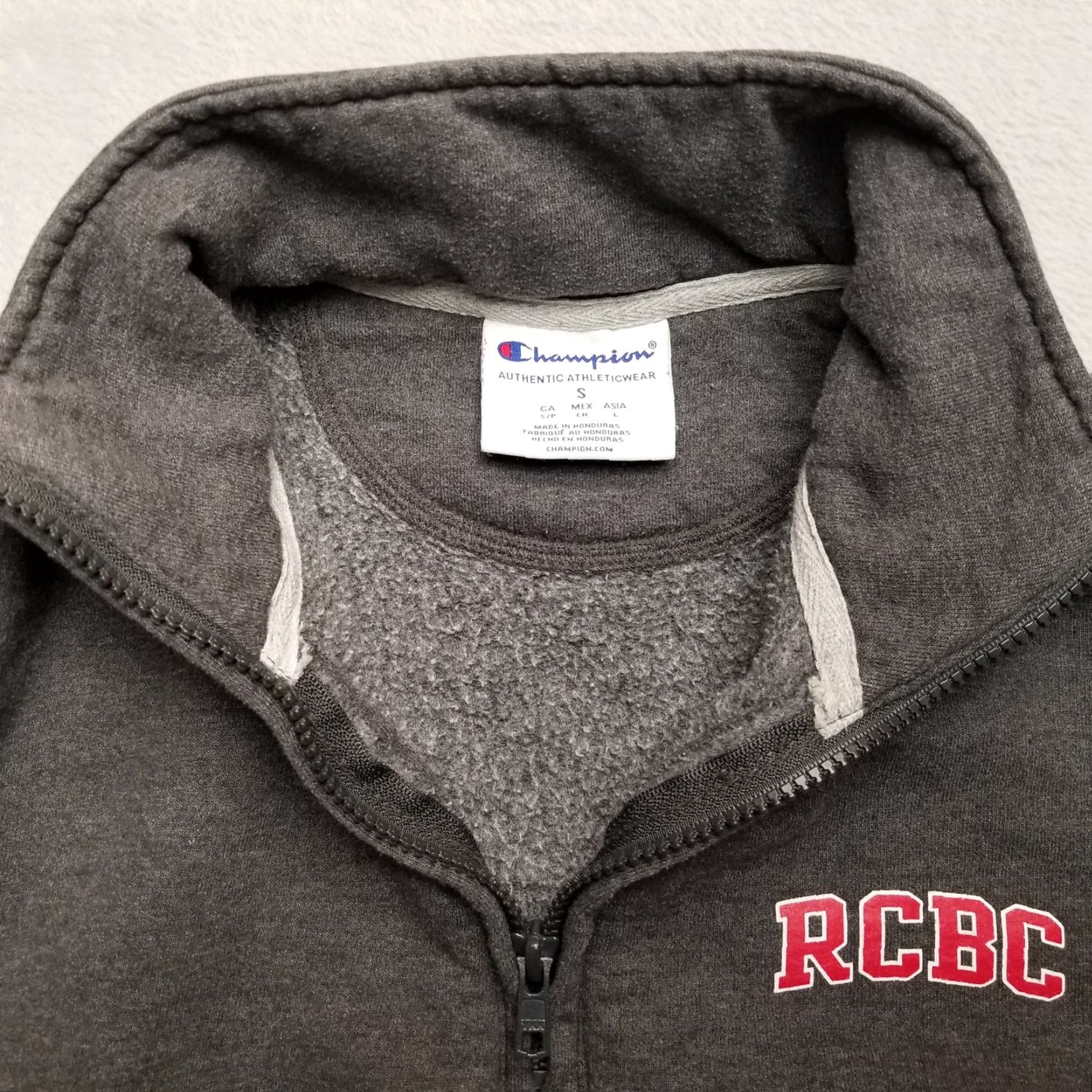 Champion VINTAGE Champion Sweater Mens Small Gray Quarter Zip Cotton Blend Pullover RCBC Logo Size US S / EU 44-46 / 1 - 5 Thumbnail