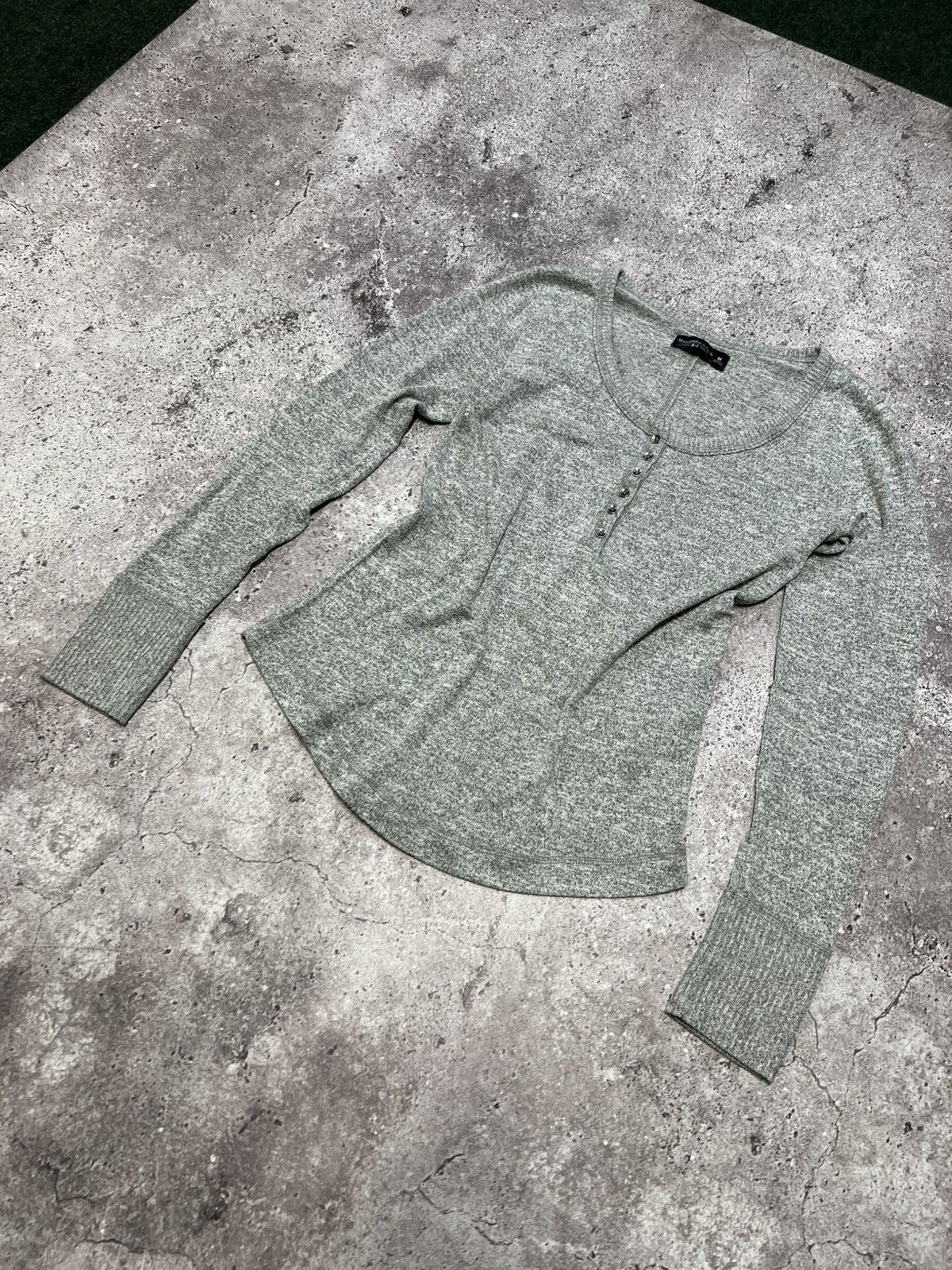 Abercrombie & Fitch y2k abercrombie & fitch 2000’s grey long sleeve henley top Size M / US 6-8 / IT 42-44 - 5 Thumbnail