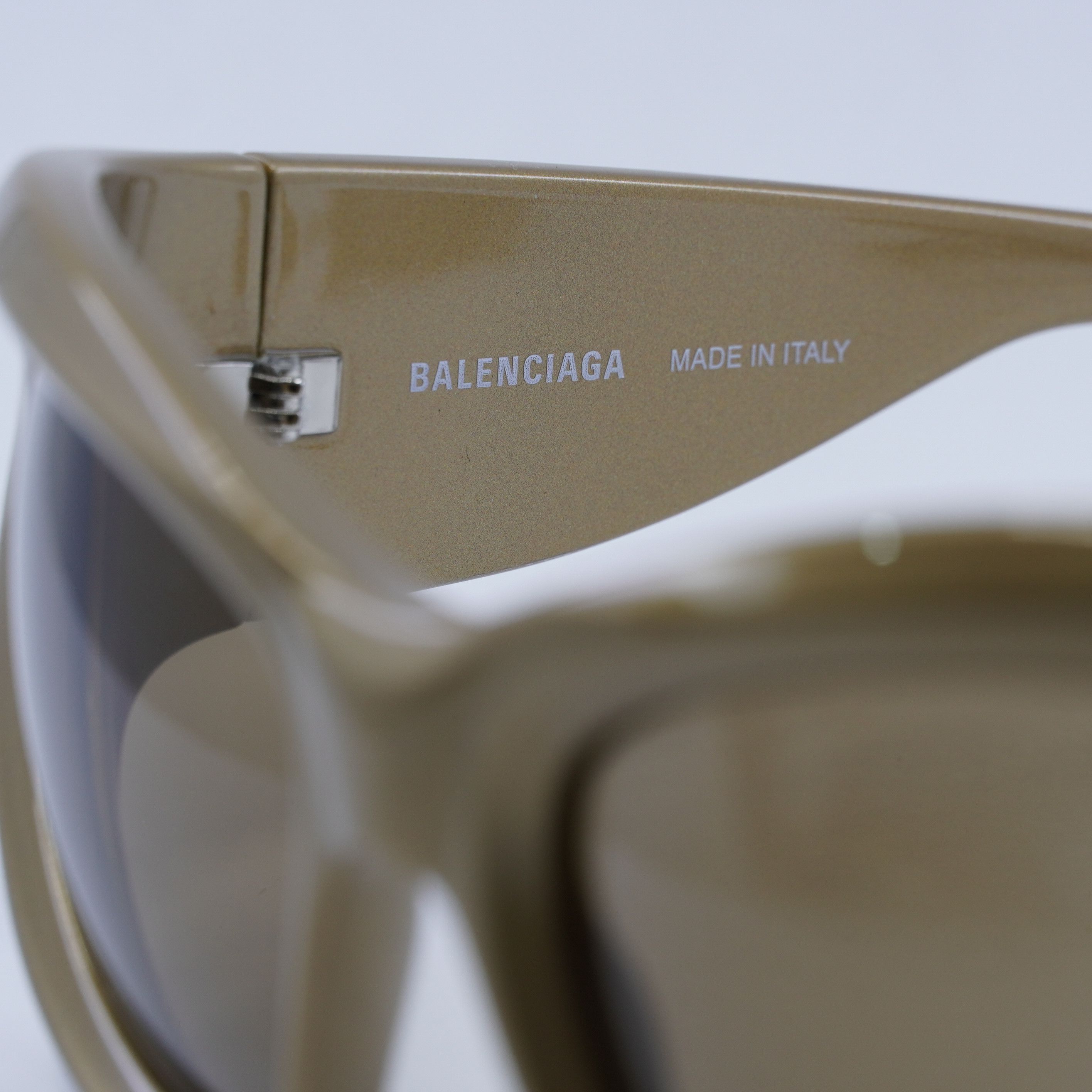 Balenciaga Balenciaga BB0228S 004 Sunglasses Gold Geometric Frame Size ONE SIZE - 5 Thumbnail