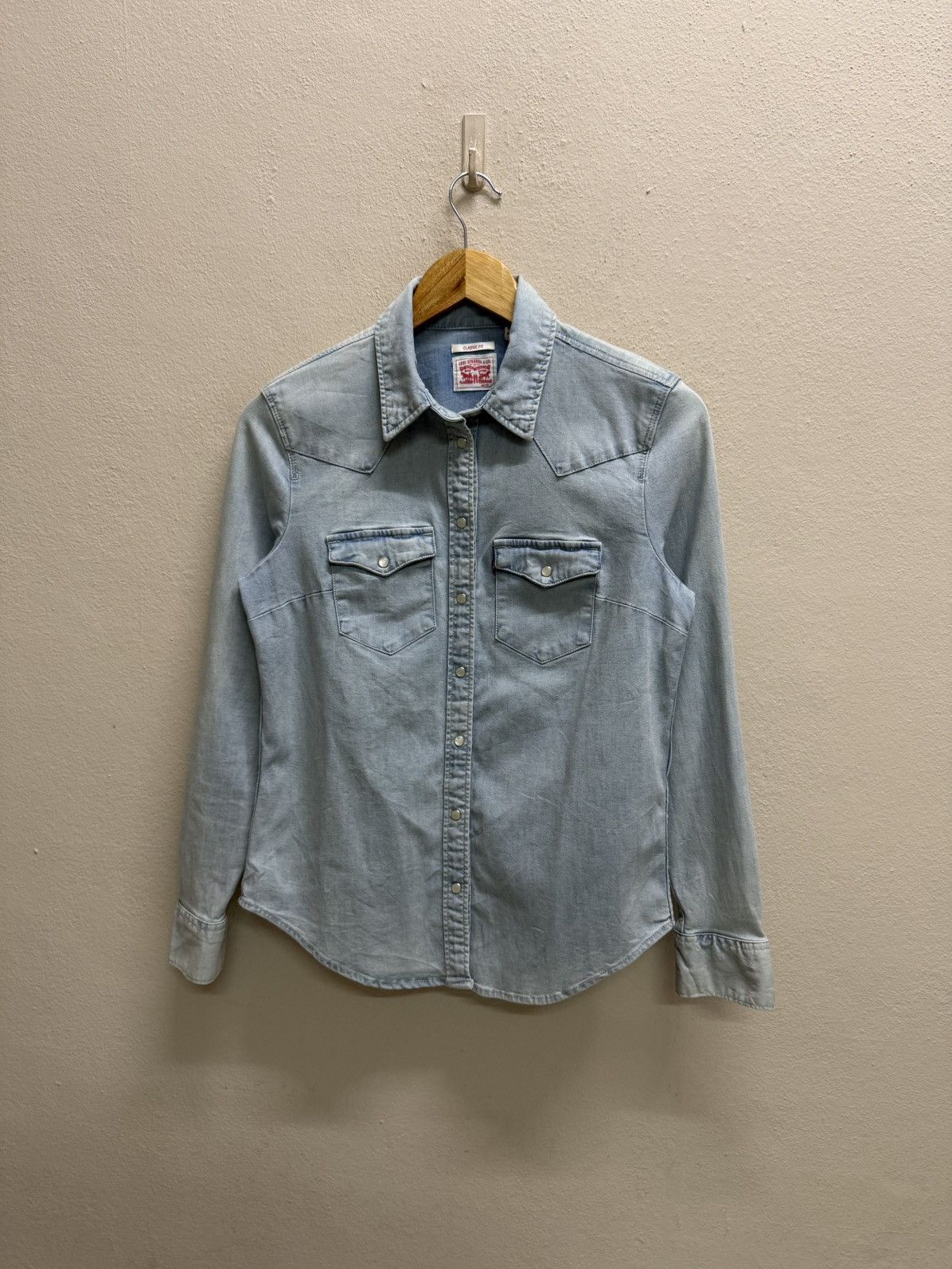 Levi's LEVI’S CLASSIC FIT SNAP BUTTON DENIM JEANS SHIRT Size XS / US 0-2 / IT 36-38 - 18 Thumbnail