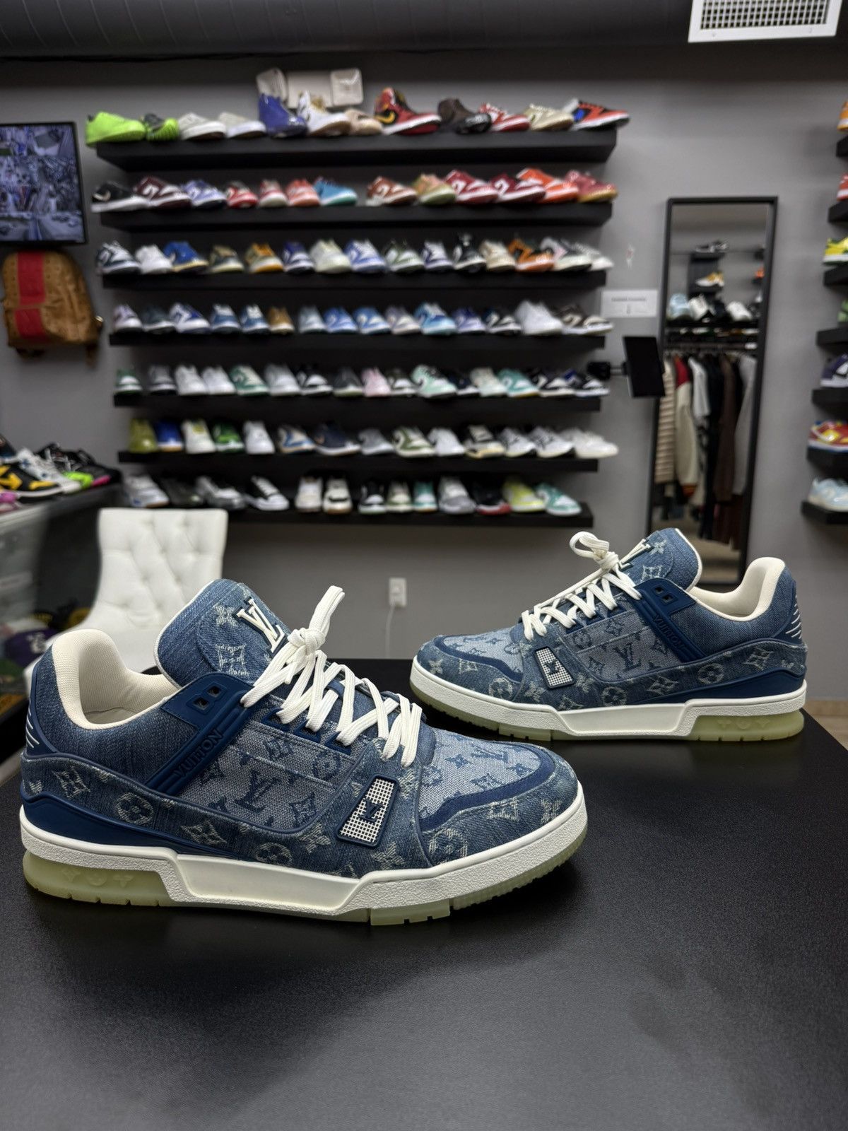 Louis Vuitton Louis Vuitton Trainer Denim Monogram size 10LV / 11 US Size US 11 / EU 44 - 2 Thumbnail