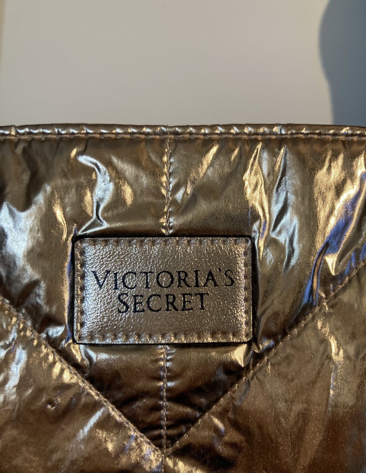 Designer × Victoria's Secret Victoria Secret Metallic Puffer Tote Bag Over Night Bag Y2K Size ONE SIZE - 3 Thumbnail