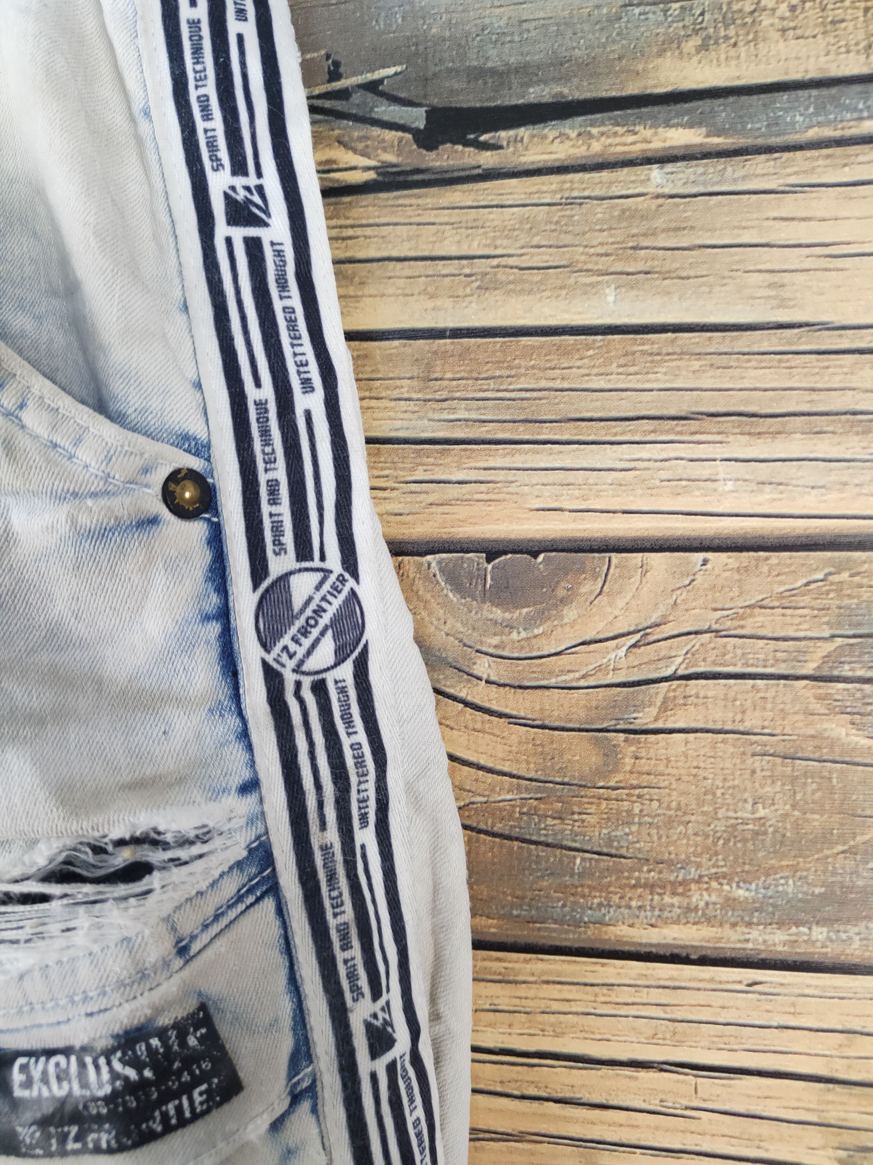 Japanese Brand I'z Frontier Light Blue Distressed Ripped Soft Jeans #W1997 Size US 32 / EU 48 - 5 Thumbnail