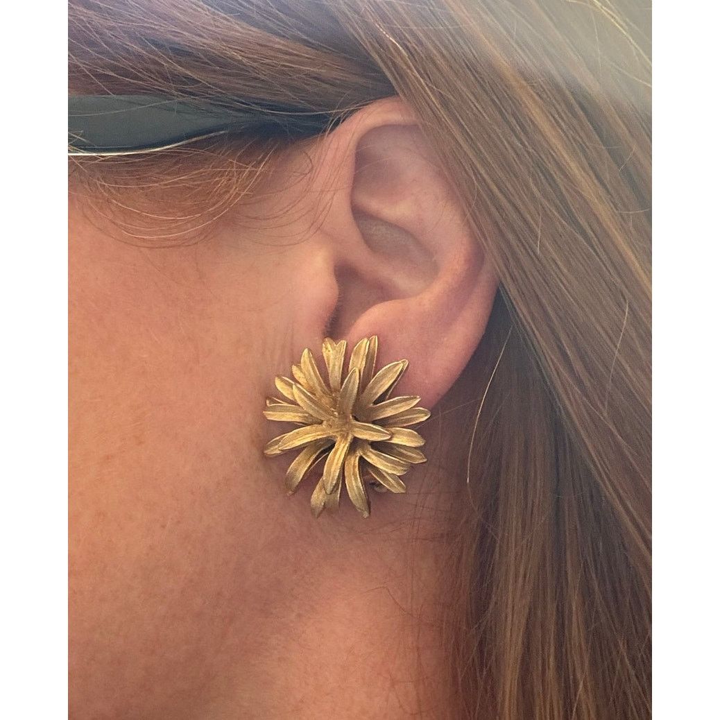 Vintage Mid century vintage gold tone flower clip on earings Size ONE SIZE - 10 Thumbnail