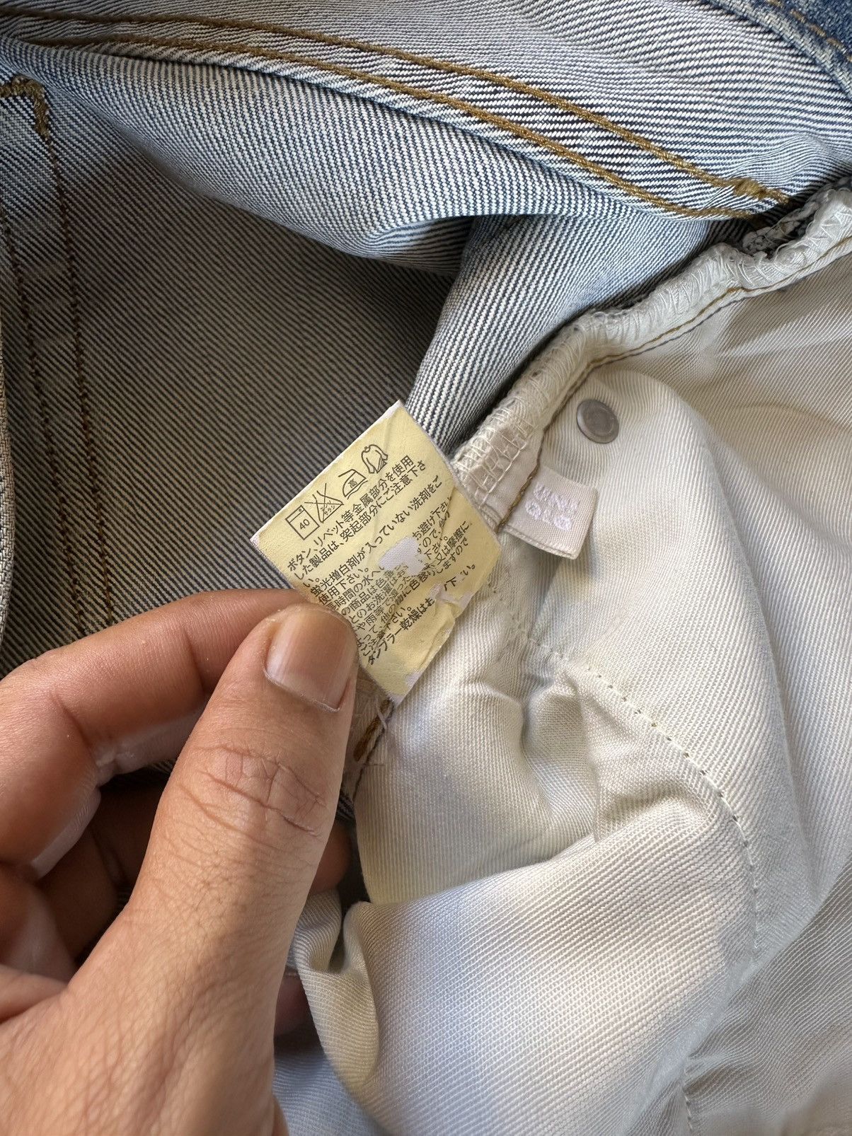 Vintage Vintage UNIQLO Japan Light Washed Distressed Denim Pants W32 Size US 32 / EU 48 - 12 Thumbnail