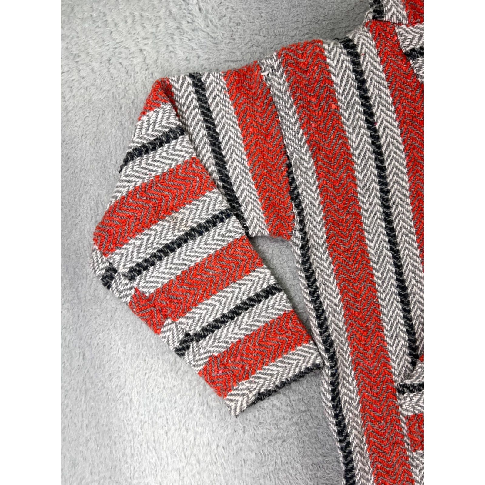Vintage VINTAGE Baja Joe Hoodie Mens Large Red Gray Acrylic Blend Drug Rug Made Mexico Poncho Size US L / EU 52-54 / 3 - 3 Thumbnail