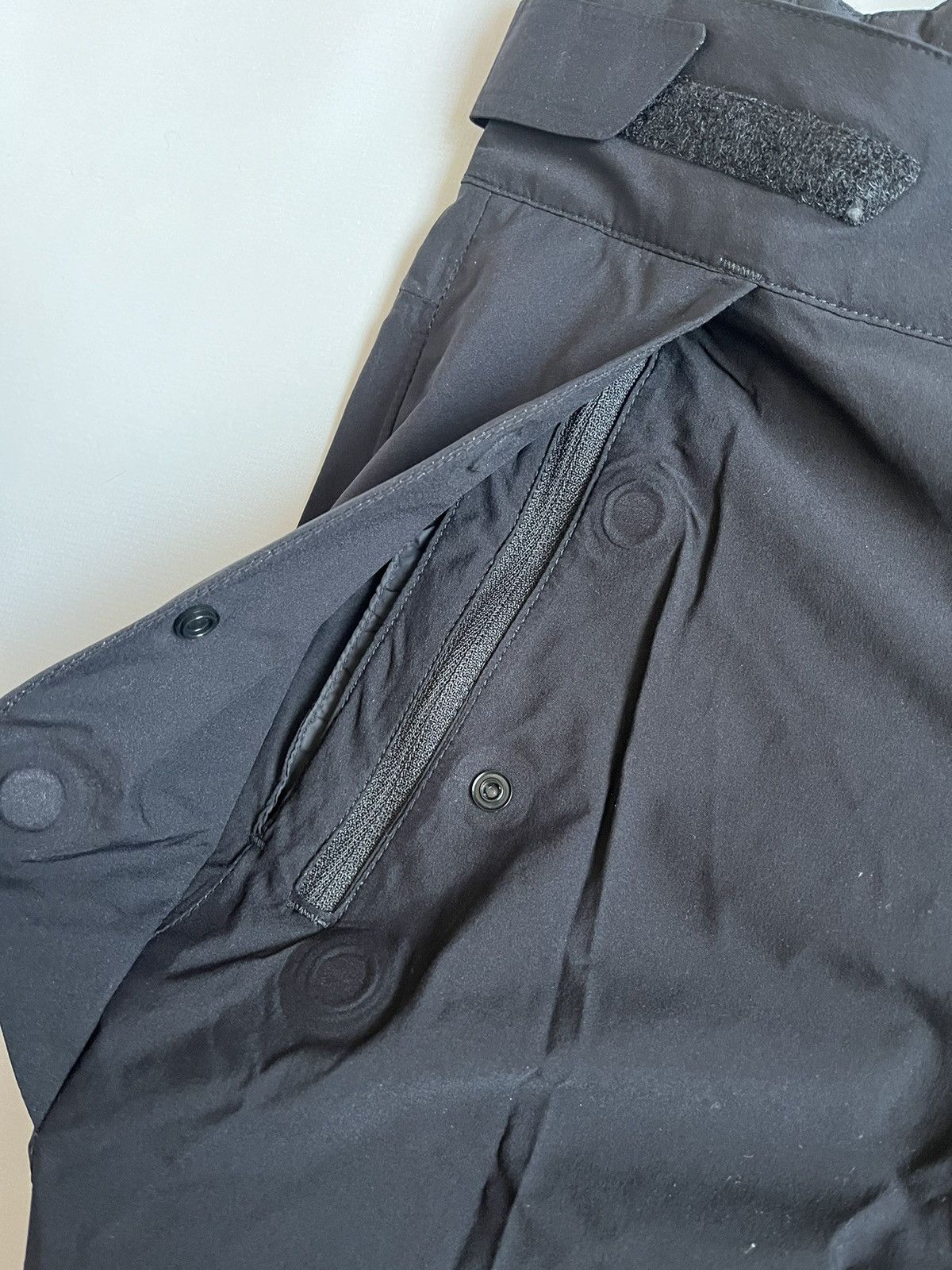 KJUS KJUS Women Black Warterproof Polyester Gorpcore Trousers Size 25" / US 0 / IT 36 - 7 Thumbnail