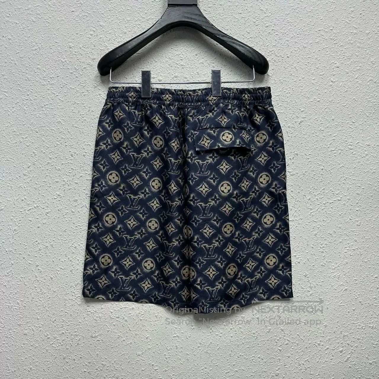 Louis Vuitton louis vuitton blue silk printed shorts. Size US 38 / EU 54 - 2 Thumbnail