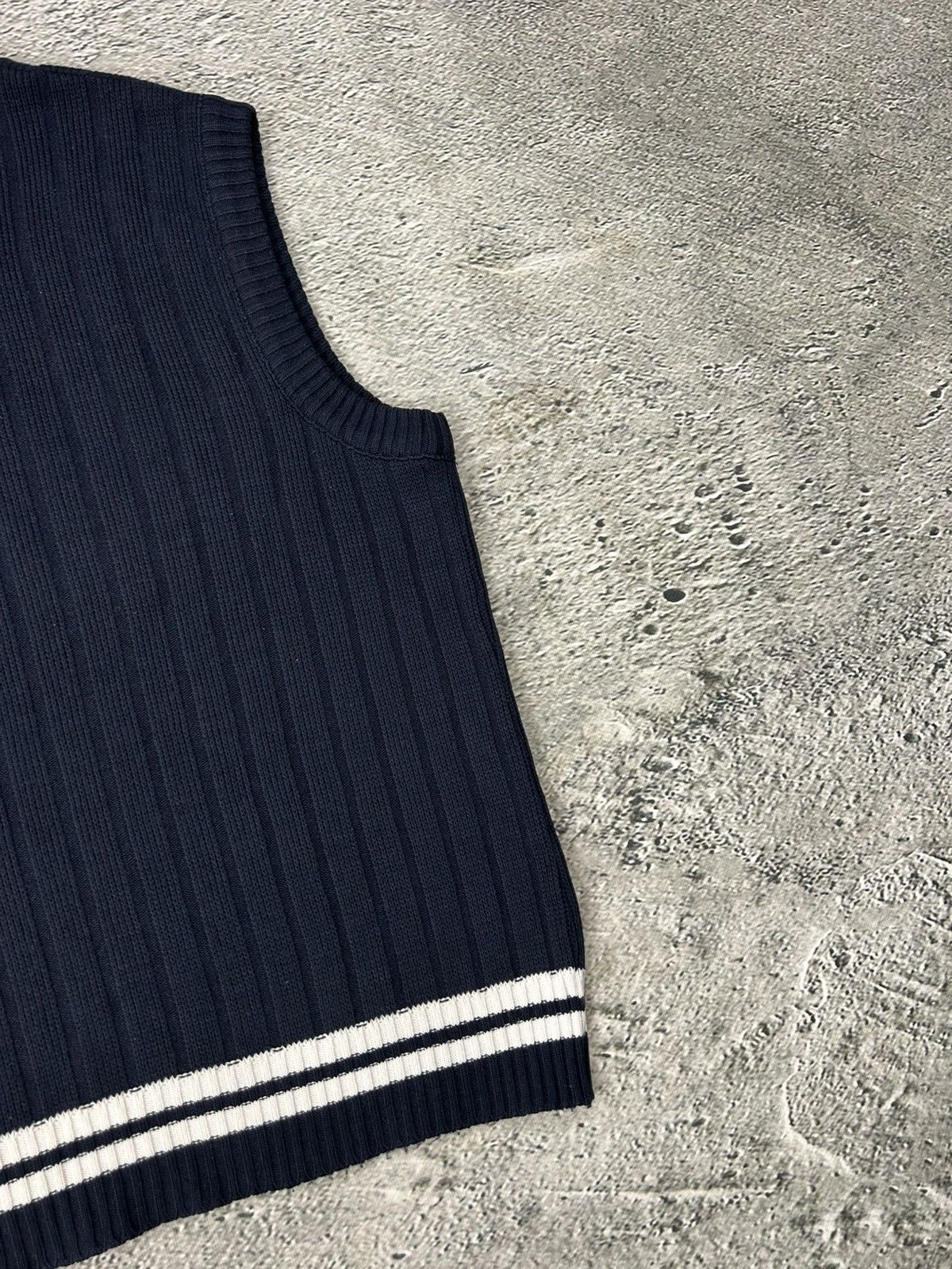 Lacoste Lacoste vintage navy sweater vest small logo Size US L / EU 52-54 / 3 - 9 Thumbnail