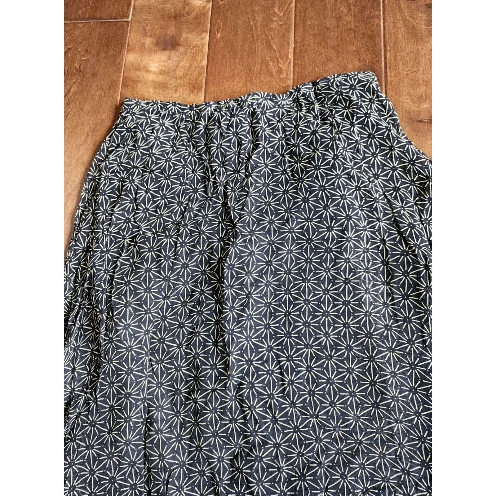Merona Merona Women's Black White Skirt - Size 10 Skirt Regular 10 Black White Rayon Cotton Travel Casual Business Women Size 32" / US 10 / IT 46 - 4 Thumbnail