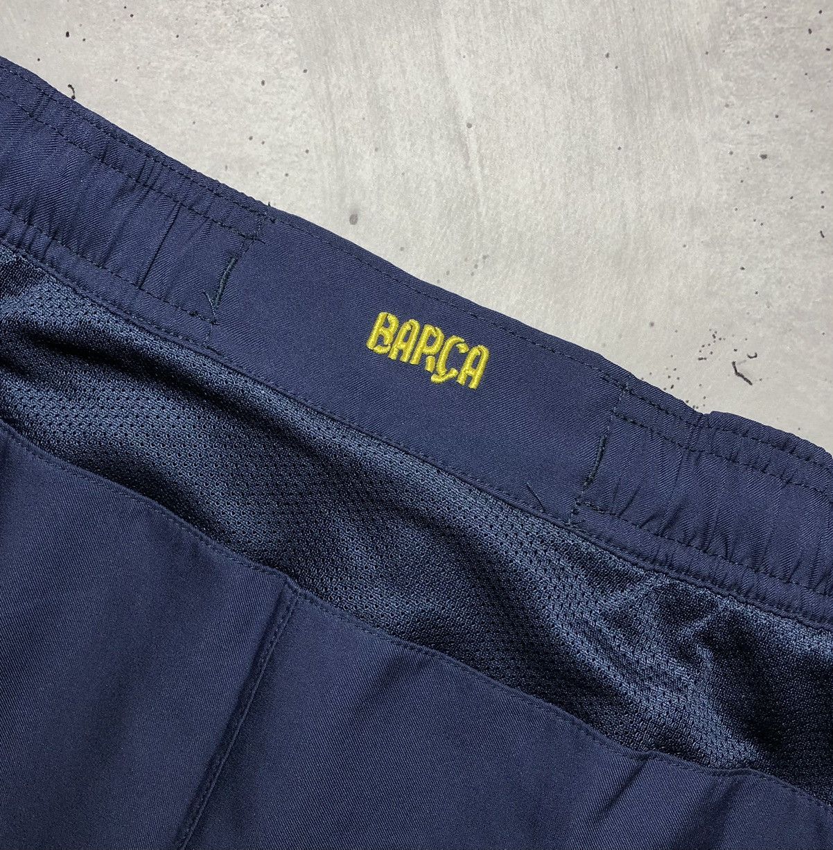 Nike × Vintage Vintage Nike FC Barcelona Soccer Shorts (XL) Size US 33 - 9 Thumbnail