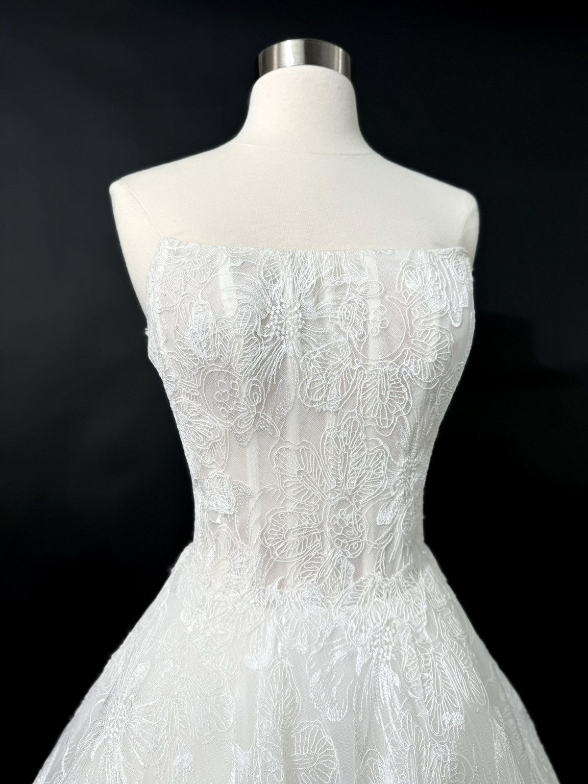 Other Preloved US 6 Anna Augusta Embroidery lace Bridal Gown Size M / US 6-8 / IT 42-44 - 4 Thumbnail
