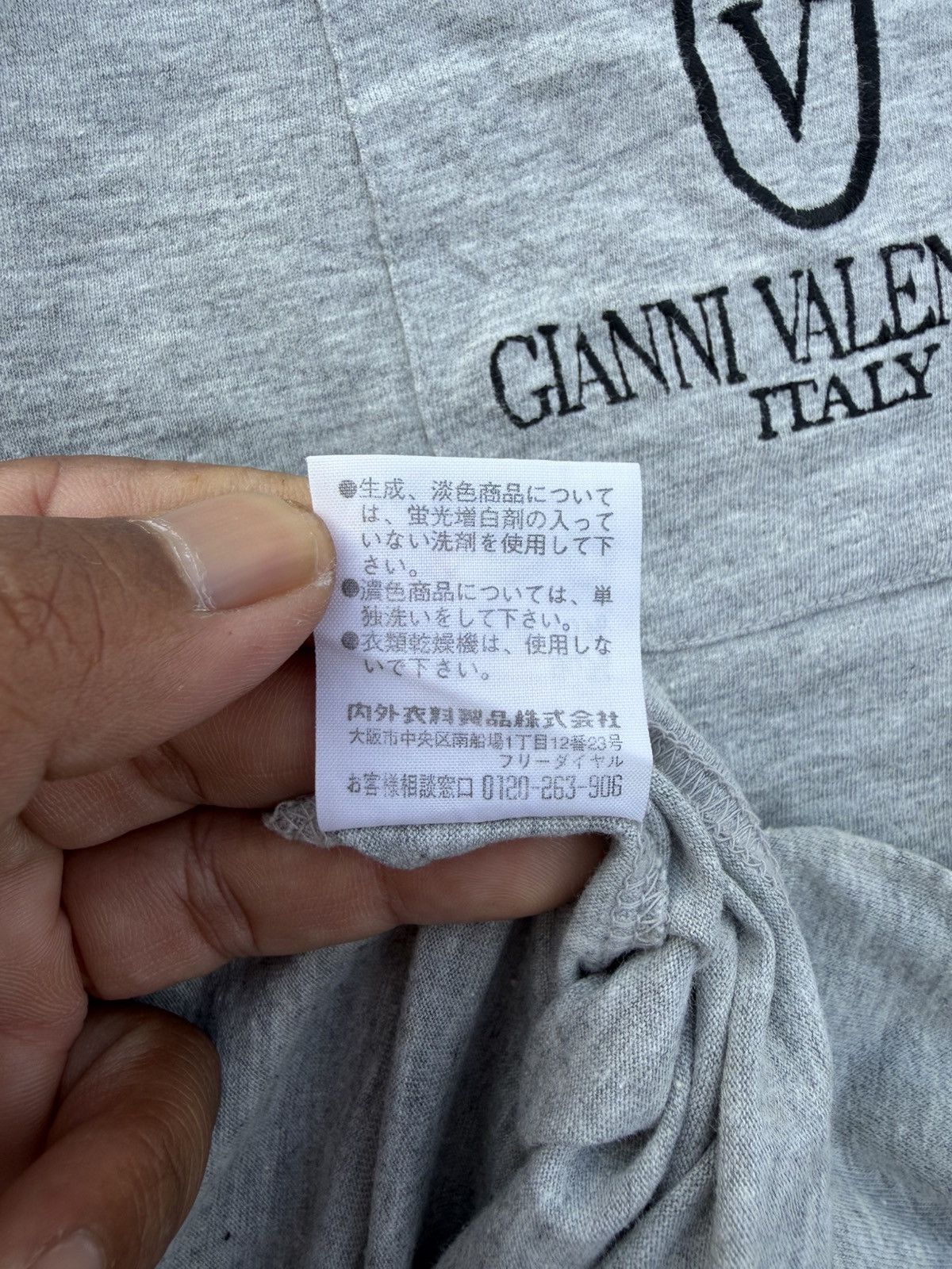 Gianni Valentino Rare Vintage 90s Gianni Valentino Small Logo Pocket Tshirt Size US L / EU 52-54 / 3 - 11 Thumbnail