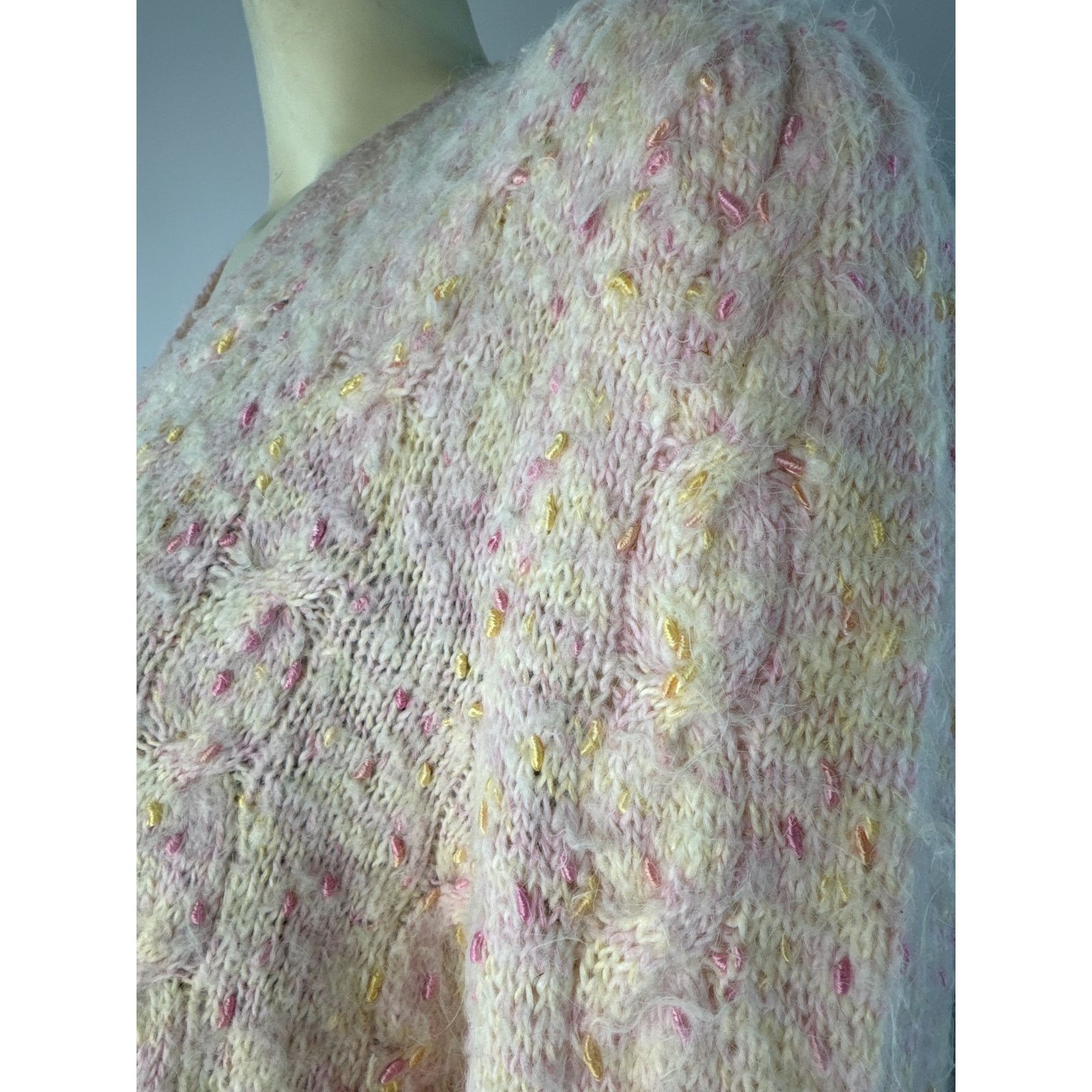Vintage American vtg hand knit Mohair cardigan pink size medium Size M / US 6-8 / IT 42-44 - 7 Thumbnail