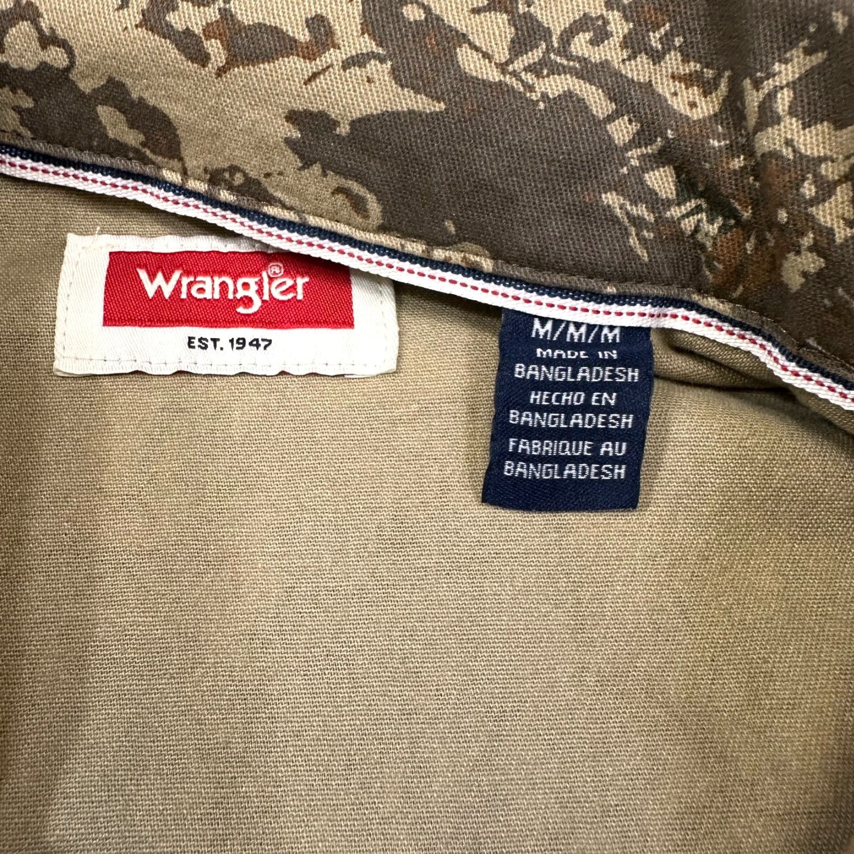 Wrangler VINTAGE Wrangler Camouflage Mens M Long Sleeve Button-Up Relaxed Fit NWT Size US M / EU 48-50 / 2 - 7 Thumbnail