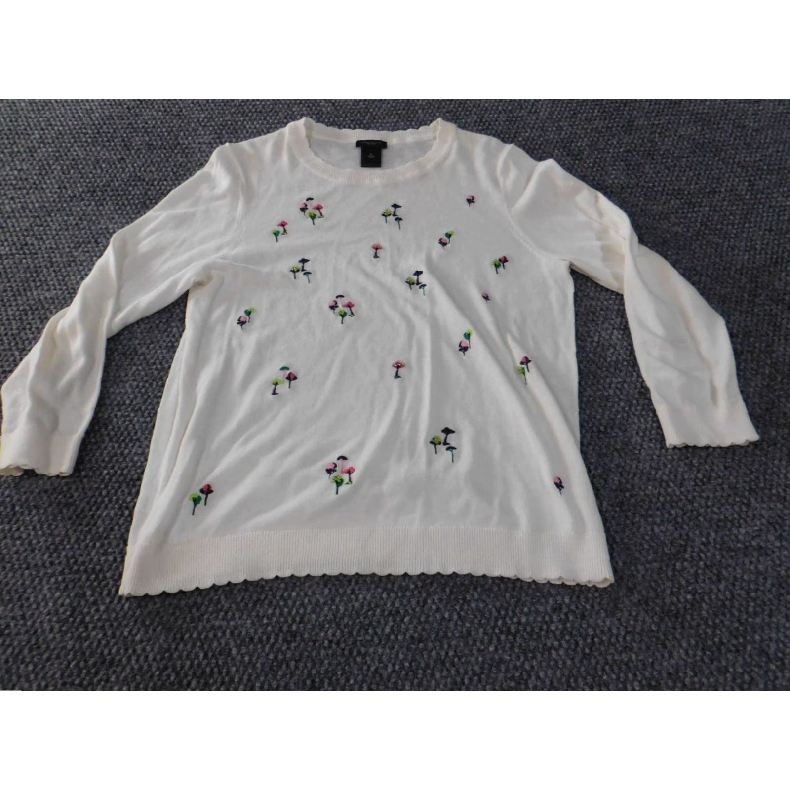 Ann Taylor Ann Taylor Sweater Pullover Floral Knit Crew Neck Beige Medium M Women Size M / US 6-8 / IT 42-44 - 3 Thumbnail
