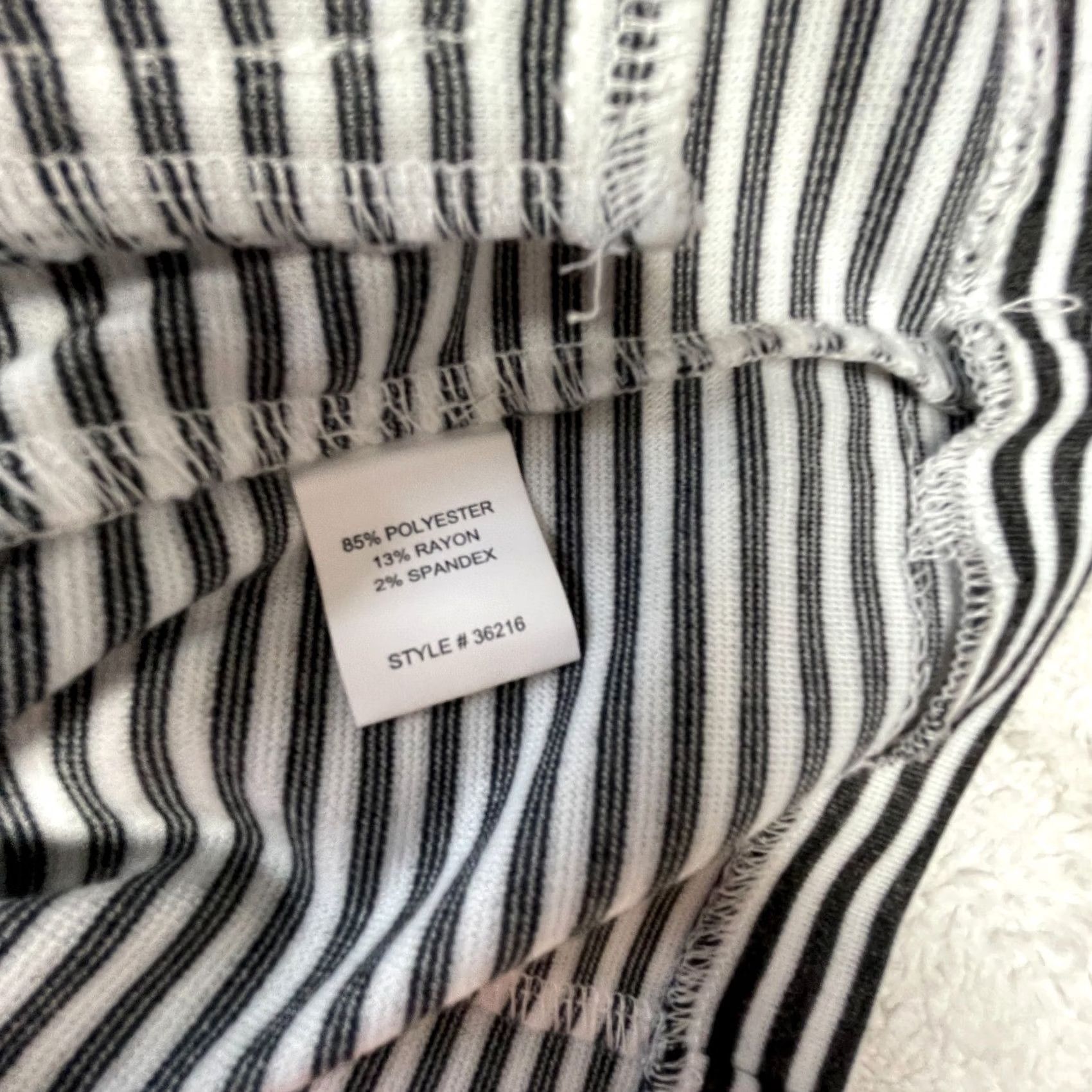 Vintage TravelSmith Womens Small Long Sleeve Knit Jacket Stripe Black White Size Small Size S / US 4 / IT 40 - 6 Thumbnail
