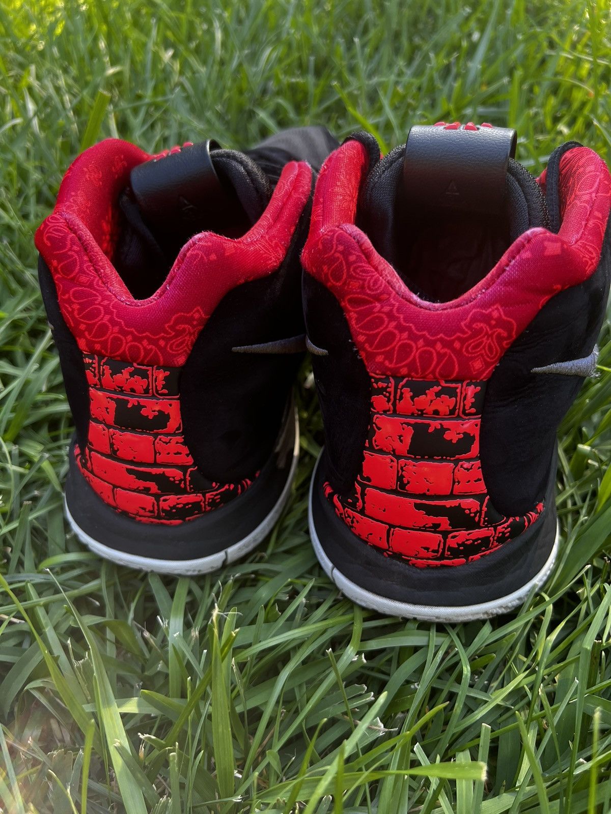 Nike CLEAN Nike Kyrie IV 4 size 13 Mens shoes ‘Think 16’ Red Size US 13 / EU 46 - 9 Thumbnail