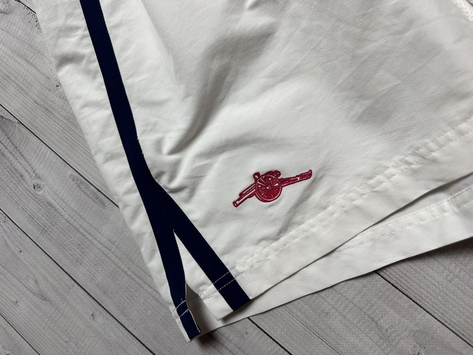 Vintage Vintage Nike Arsenal soccer shorts logo size S Size US 30 / EU 46 - 2 Thumbnail