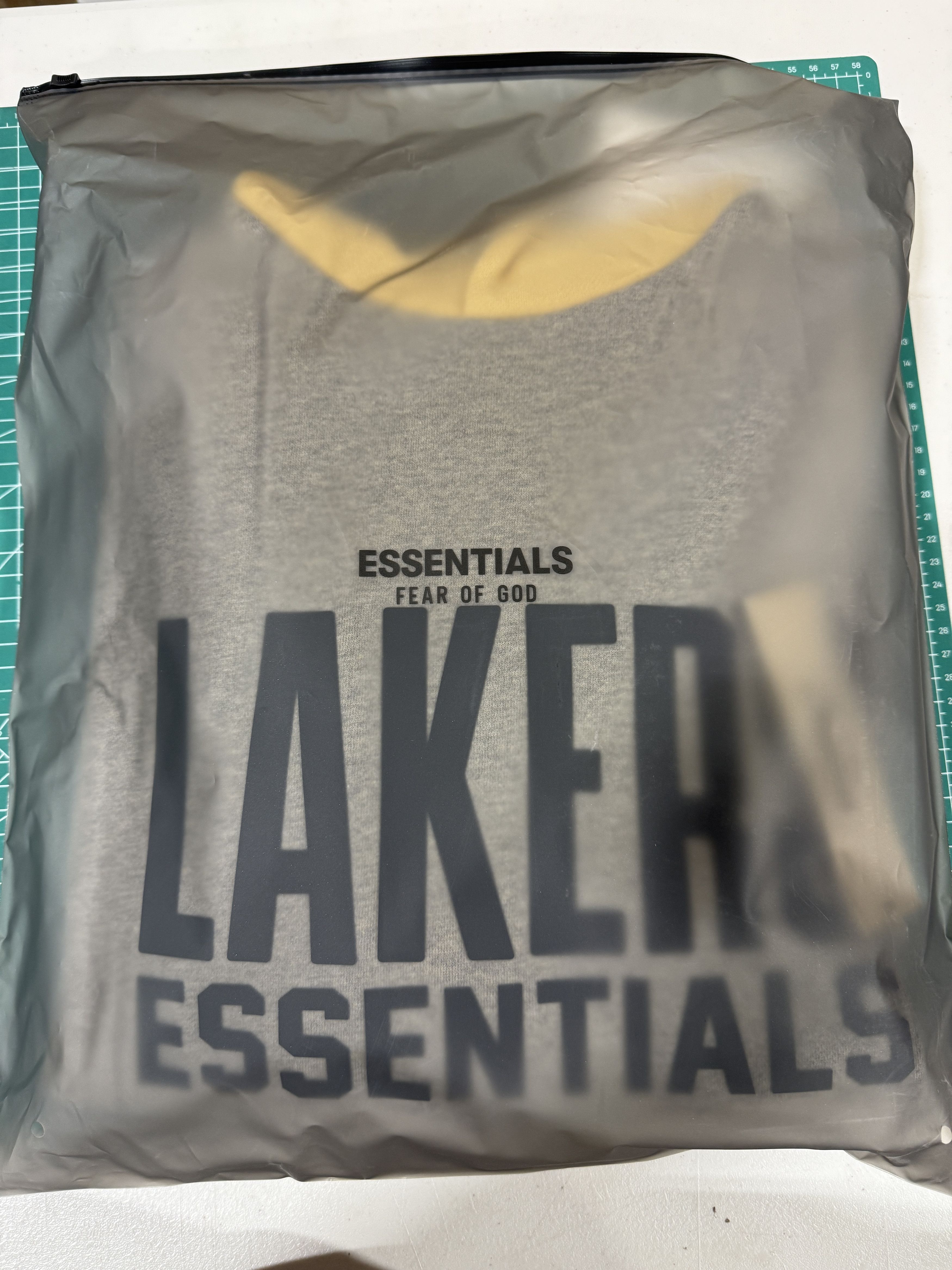 Fear of God × NBA Fear of God Essentials NBA Lakers Hoodie Warm Heather S) Size US S / EU 44-46 / 1 - 3 Thumbnail