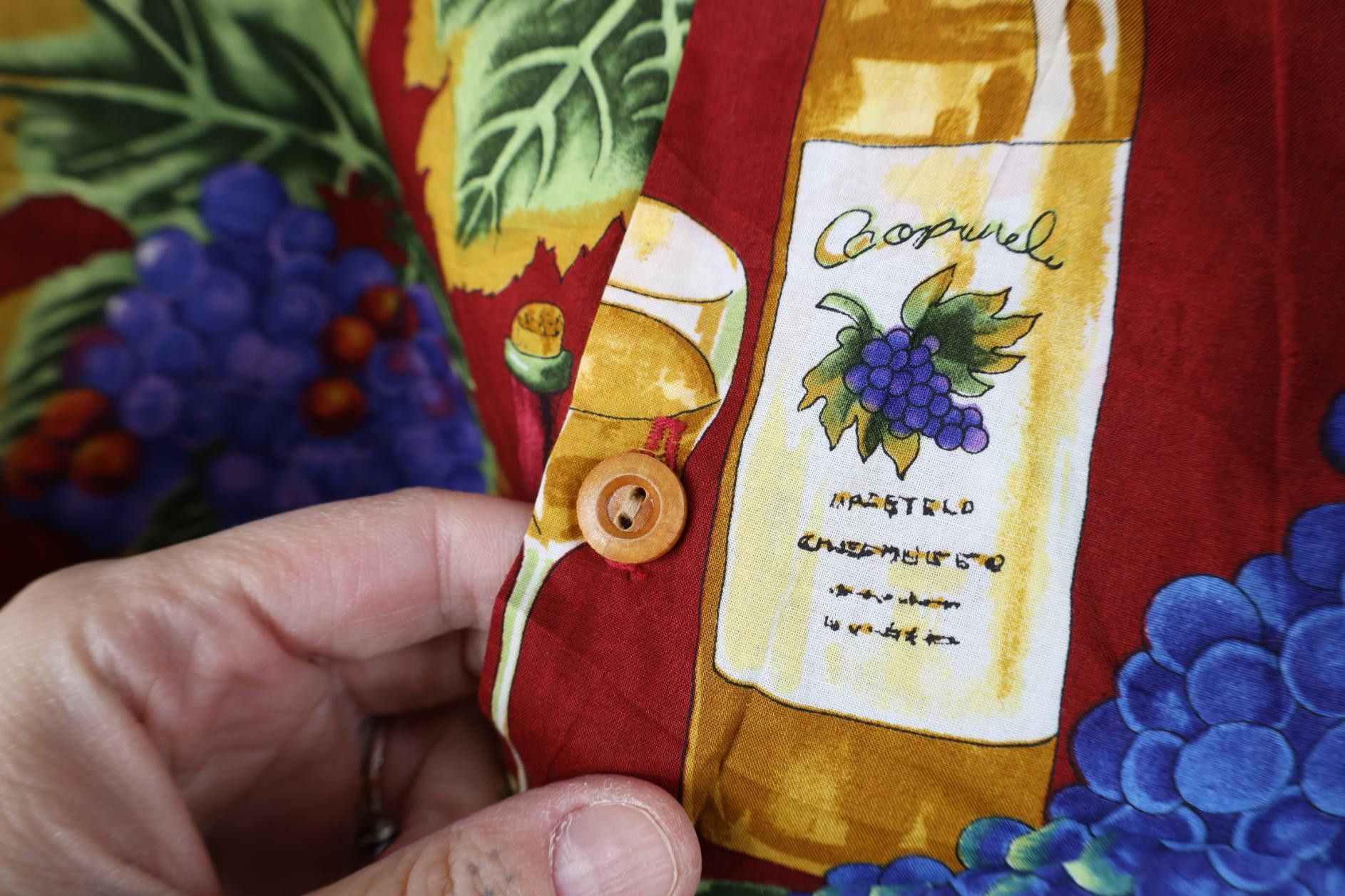 Vintage Vintage 90s Streetwear Wine Grapes Beach Luau Button Shirt Size US L / EU 52-54 / 3 - 4 Thumbnail
