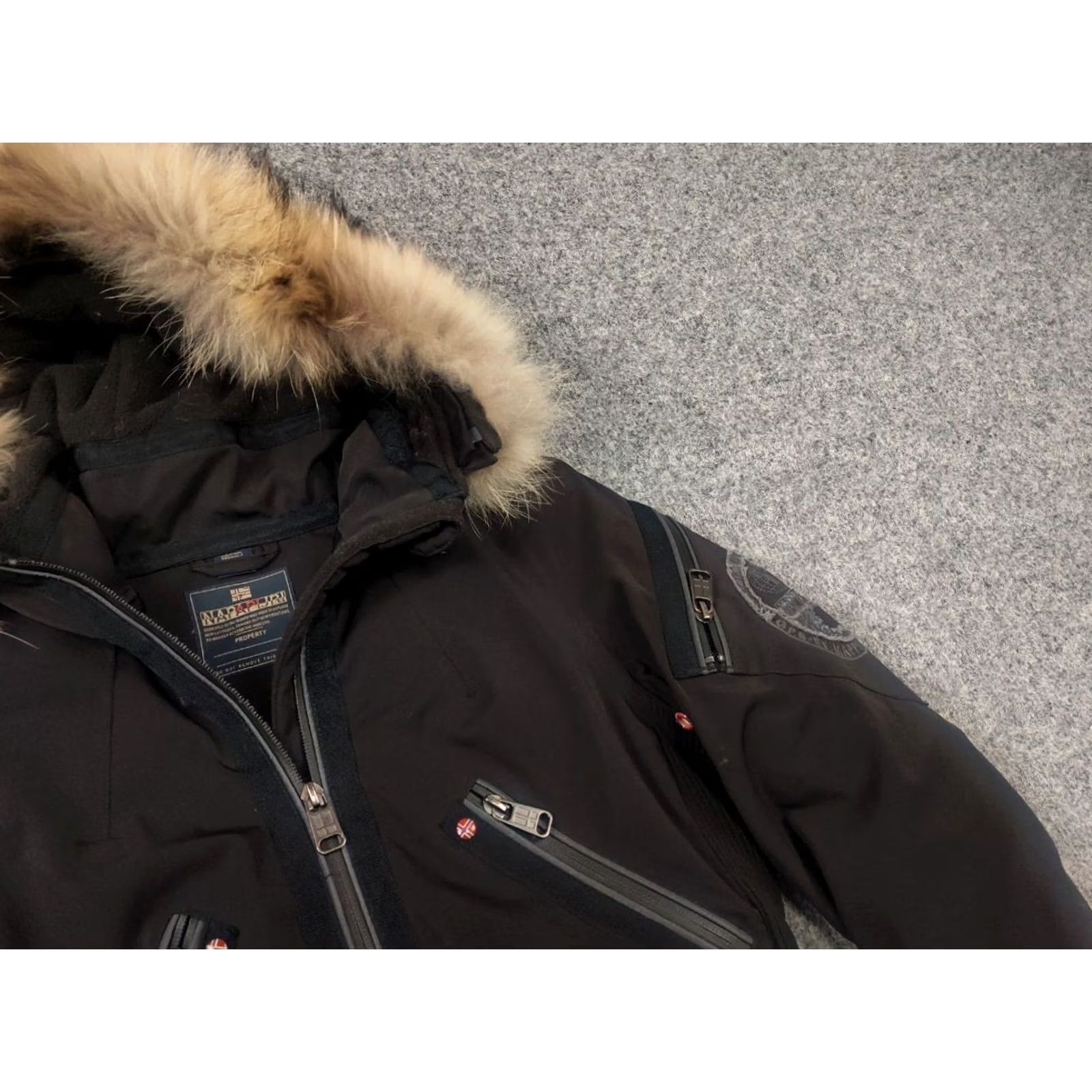 Napapijri Napapijri taped seams GPS Expedition Seams Womens Ski Winter Hooded Fur Jacket Size S / US 4 / IT 40 - 3 Thumbnail