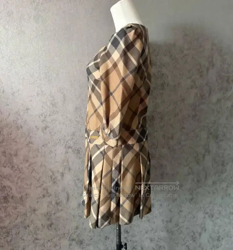 Burberry Burberry Color-Block Wool Short Dress for Women. Size S / US 4 / IT 40 - 5 Thumbnail