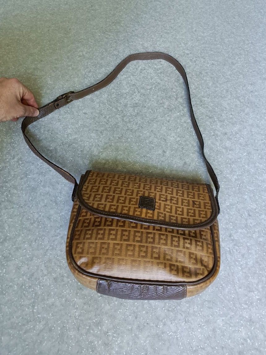 Fendi 💥Rare💥Authentic Fendi Roma Crossbody monogram bag Size ONE SIZE - 6 Thumbnail
