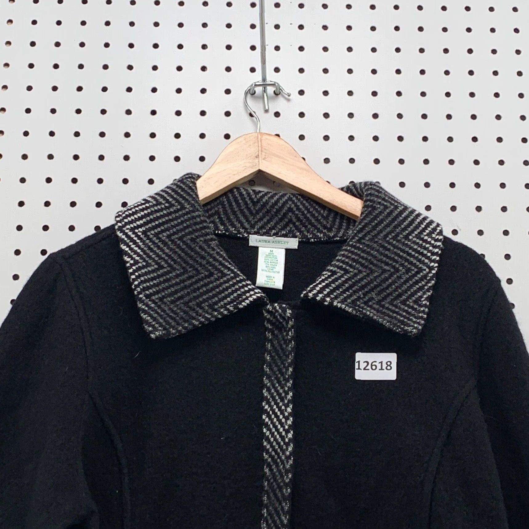 Laura Ashley VINTAGE Laura Ashley Sweater Medium 100% Wool Black Collared Full Zip Cardigan 80s, 90s Womens Size M / US 6-8 / IT 42-44 - 2 Thumbnail