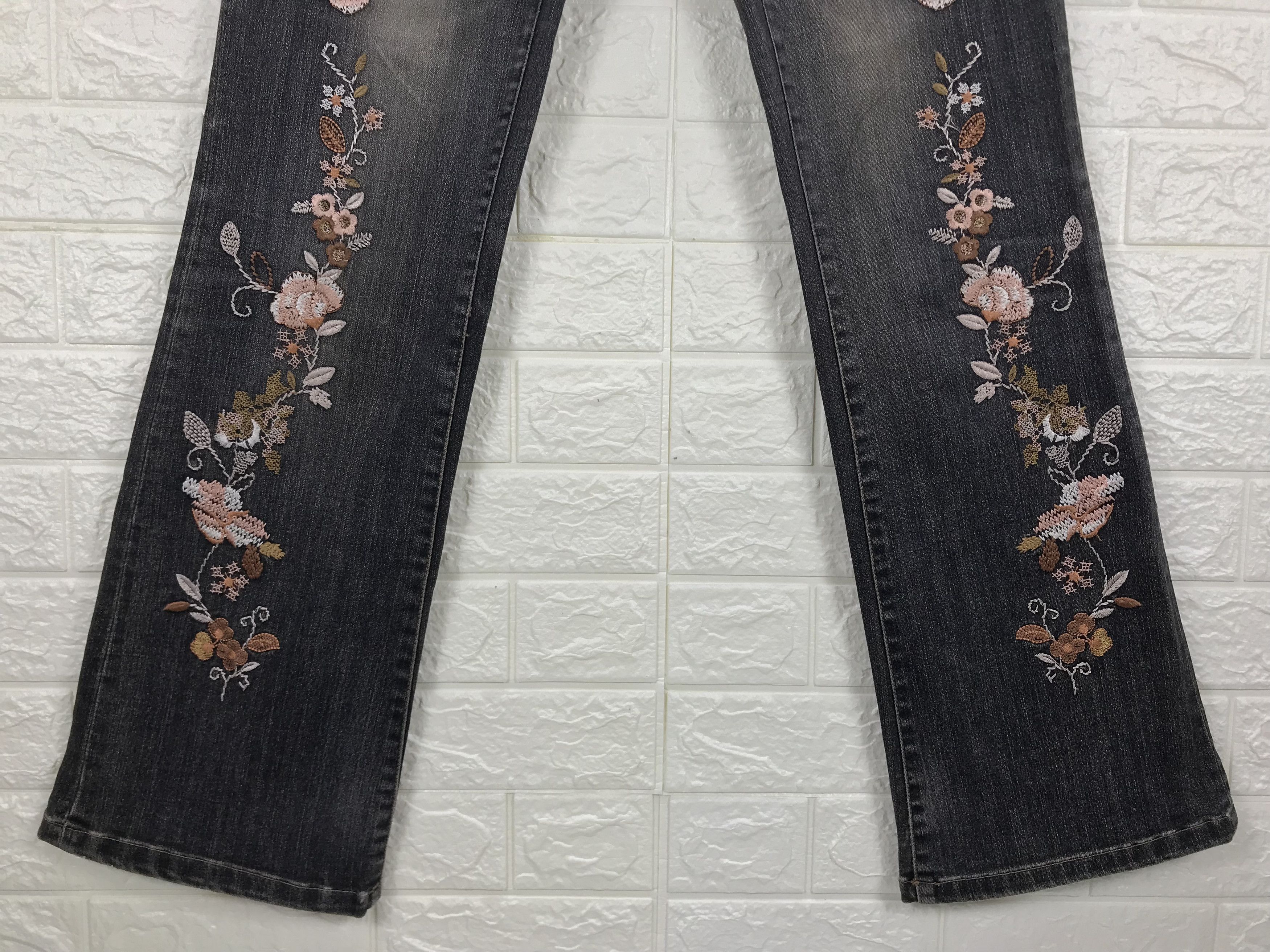 Japanese Brand Vintage Japanese Embroidered Art Bell Bottom Flare Jeans Size 29" - 4 Thumbnail