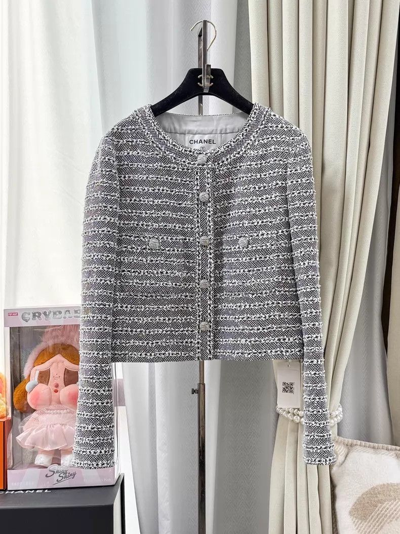 Chanel Chanel 24P black and white color block striped tweed knitt Size S / US 4 / IT 40 - 1 Thumbnail