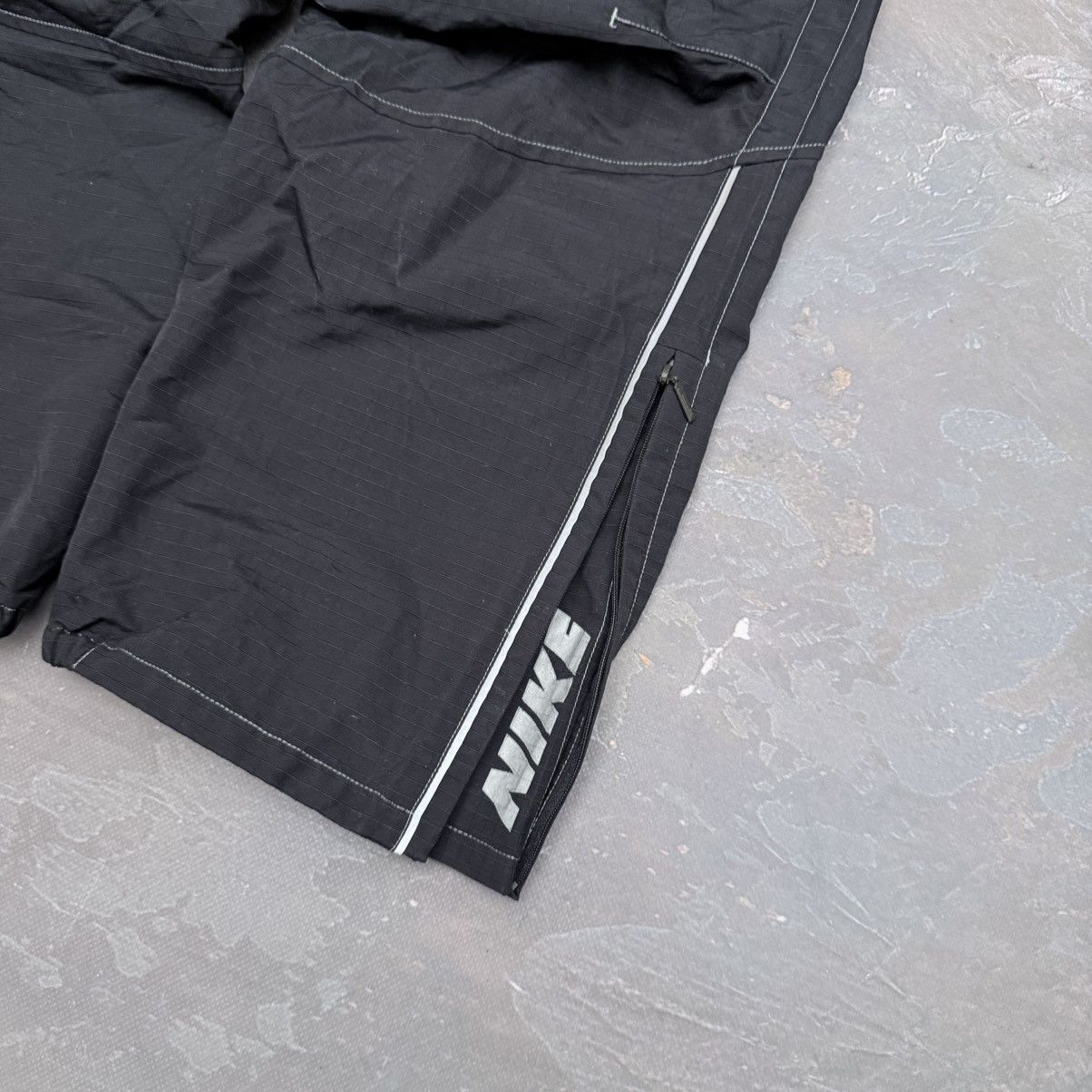 Nike Nike Vintage 00s Nylon Parachute Metal Swoosh Pants Y2K Size 30" / US 8 / IT 44 - 3 Thumbnail