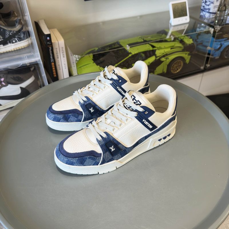 Louis Vuitton Trainer Low-Top Sneakers in White and Blue 0079