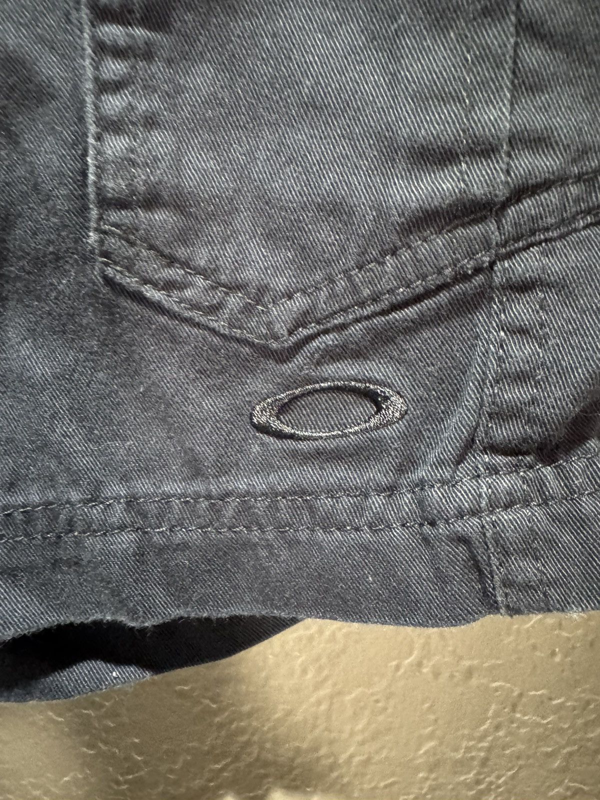 Oakley Vintage Oakley Cargo Shorts 31 Y2k 2000s Black Button Pocket Size US 30 / EU 46 - 8 Thumbnail