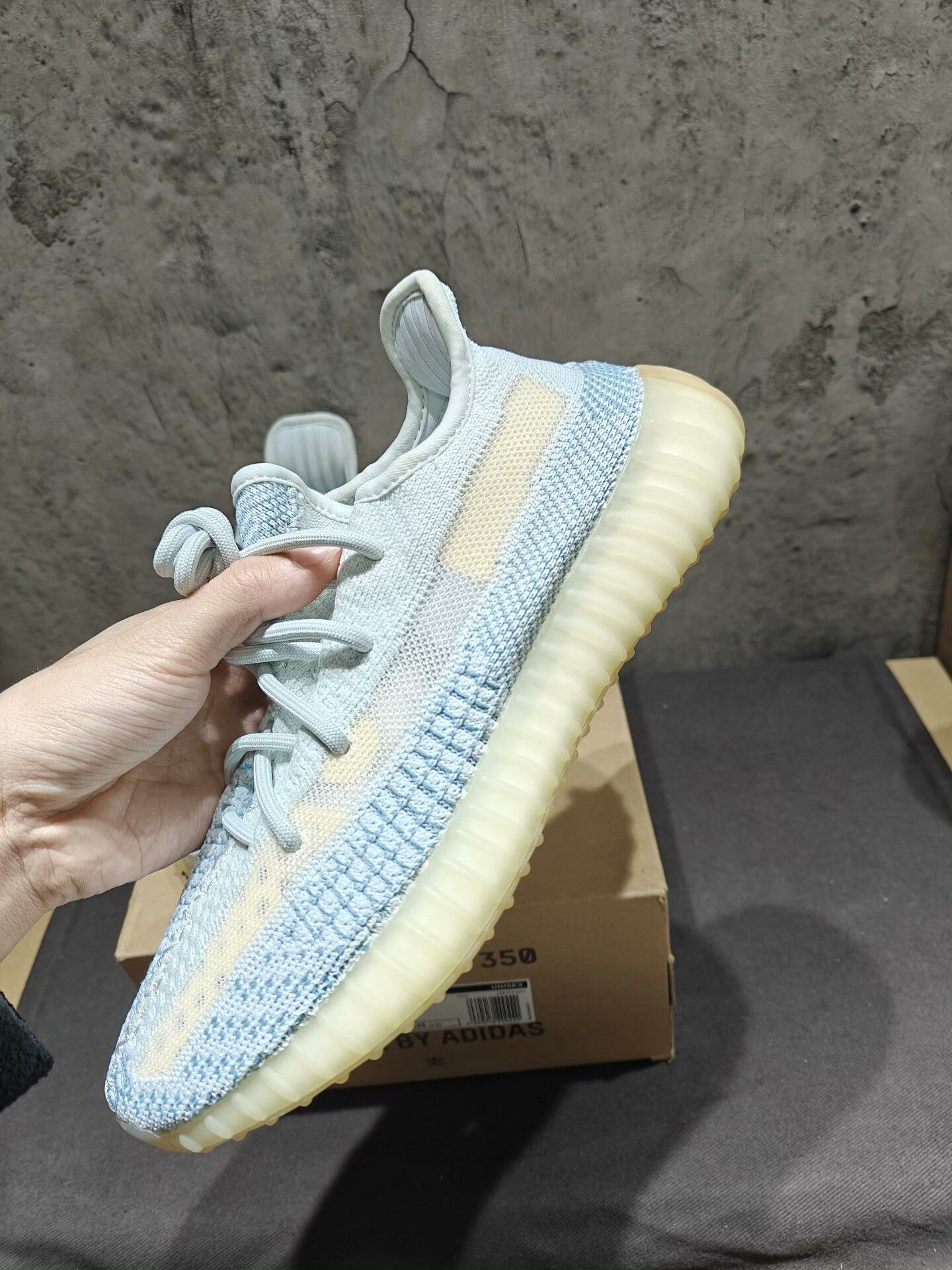 Adidas Adidas YEEZY350 White Lowtop Sneakers 40 Men Size US 7.5 / EU 40-41 - 1 Thumbnail
