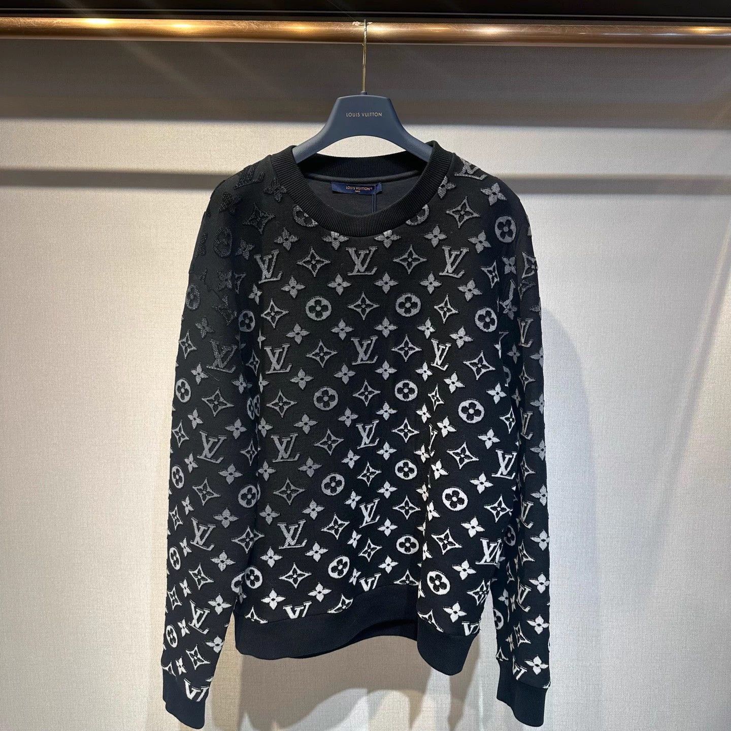 Louis Vuitton LV flocked gradient logo space LS sweatshirt L NWT Size US L / EU 52-54 / 3 - 1 Thumbnail