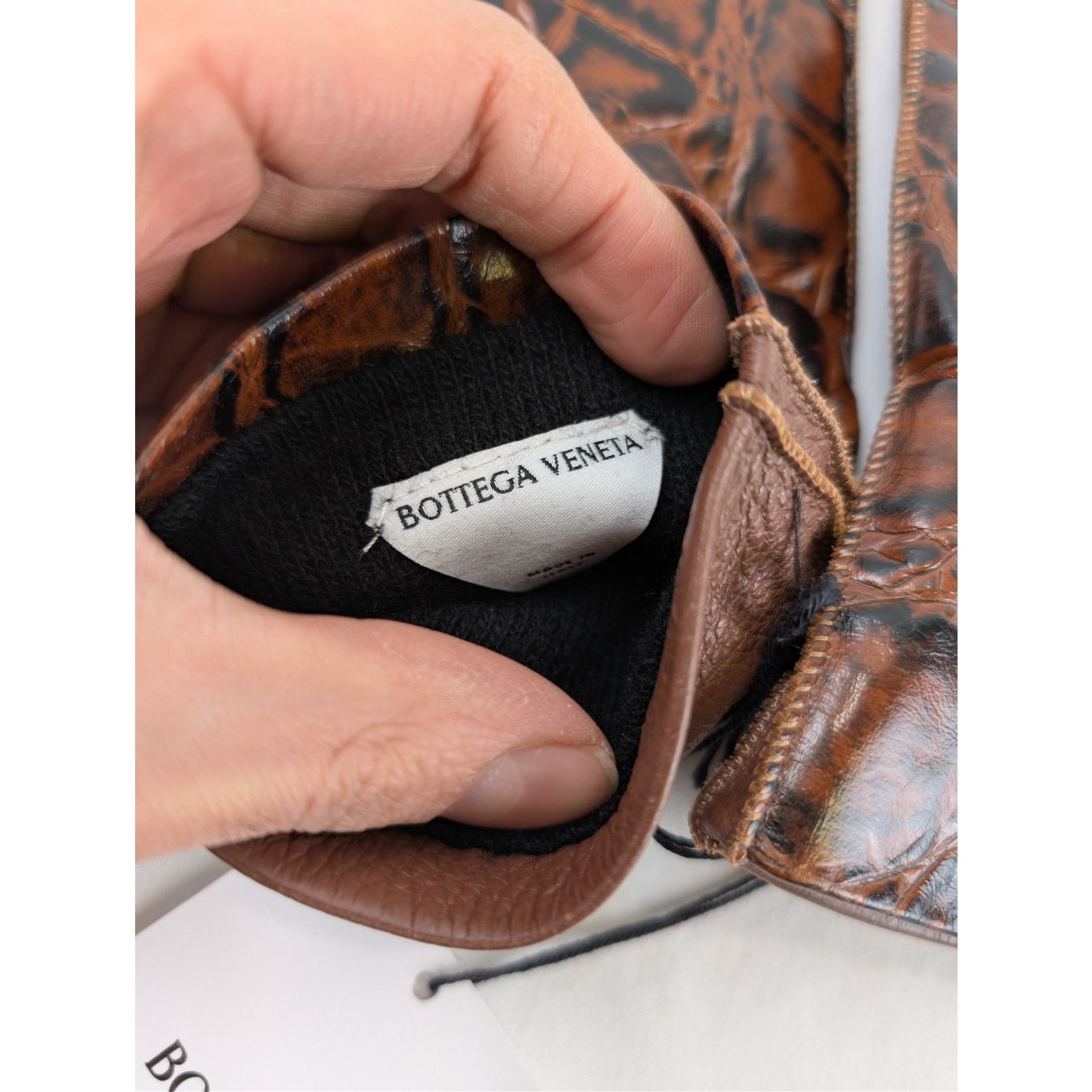 Bottega Veneta o1rshd1 Q:3 / Size: 8 / Embossed Croc Leather Gloves Barrel Size ONE SIZE - 10 Thumbnail