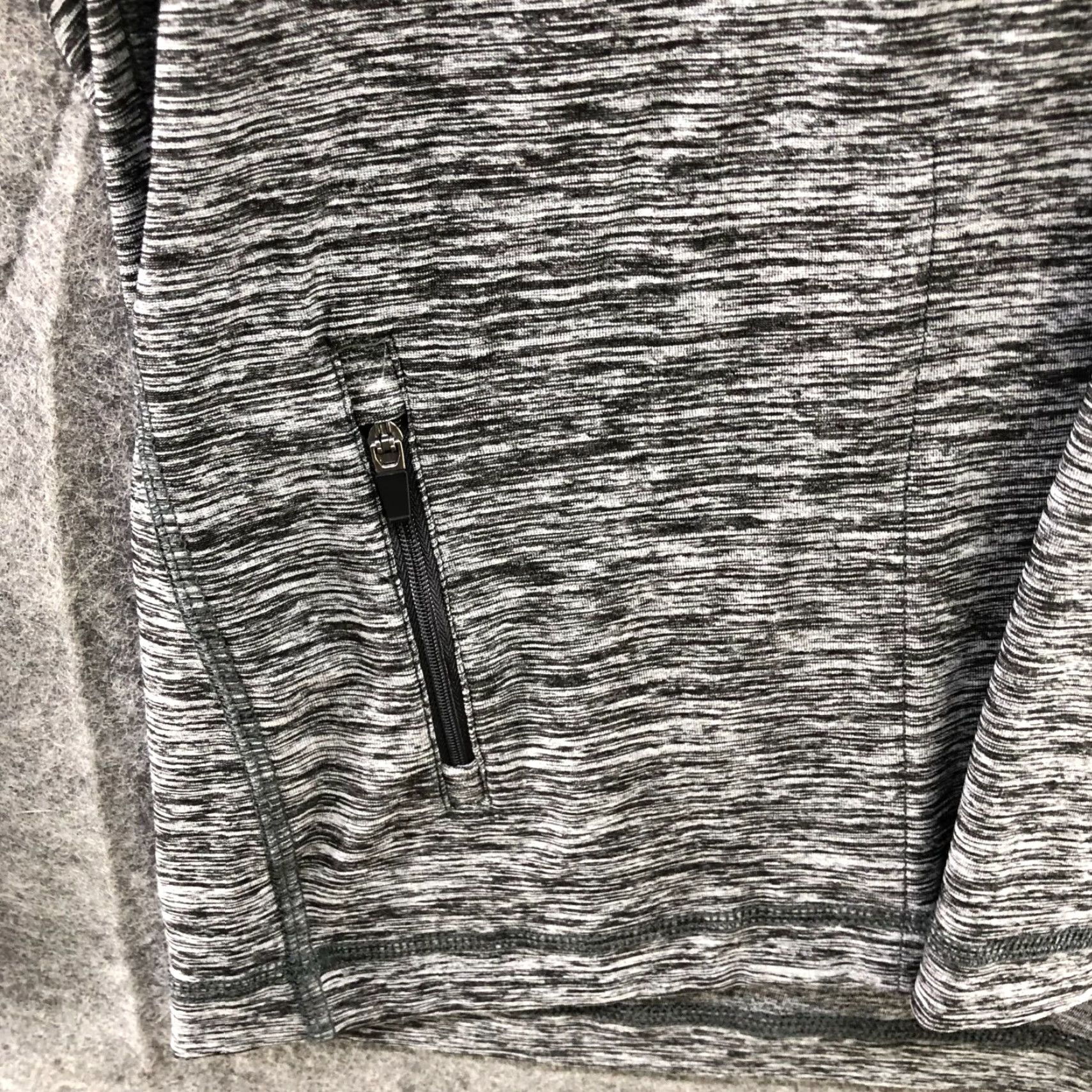 Vintage Pino Porte Mens Gray Heather Active Hoodie XL Lightweight Zip Pocket Hoodie Mens XL Gray Heather Zip Pocket Lightweight Polyester Fleece Activewear Size US XL / EU 56 / 4 - 7 Thumbnail