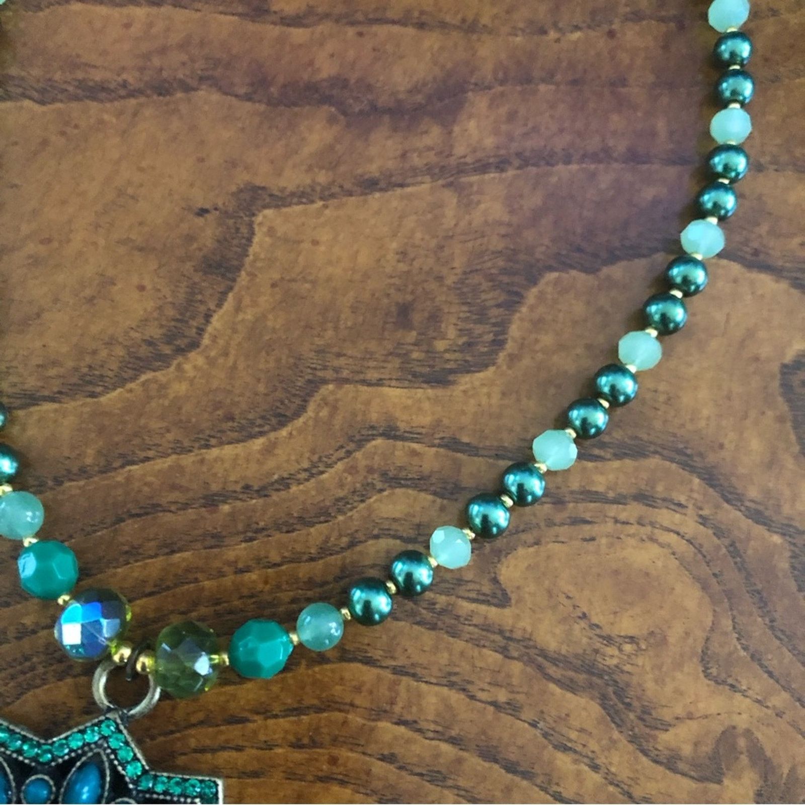 Handmade Handcrafted repurpose green stone cluster Pearl necklace Size ONE SIZE - 10 Thumbnail