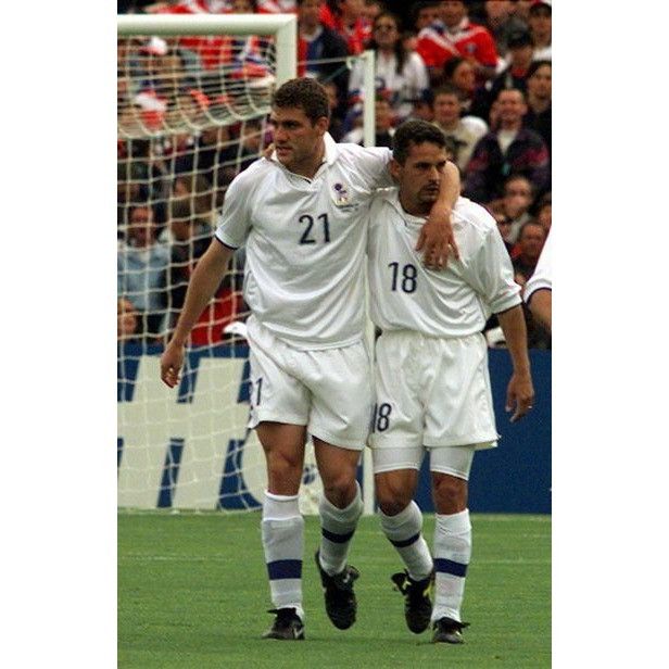 Nike Baggio Italy Nike 1998 WORLD CUP Away Soccer Jersey Shirt XL Size US XL / EU 56 / 4 - 9 Thumbnail