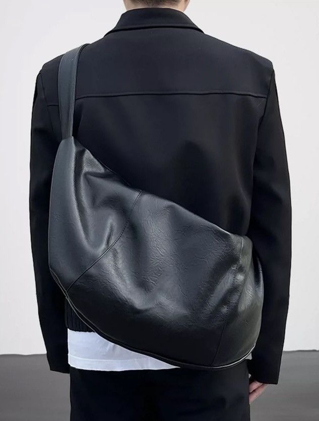 Oversized Retro Faux Leather Hobo Bag Messenger Bag in Black, Men's