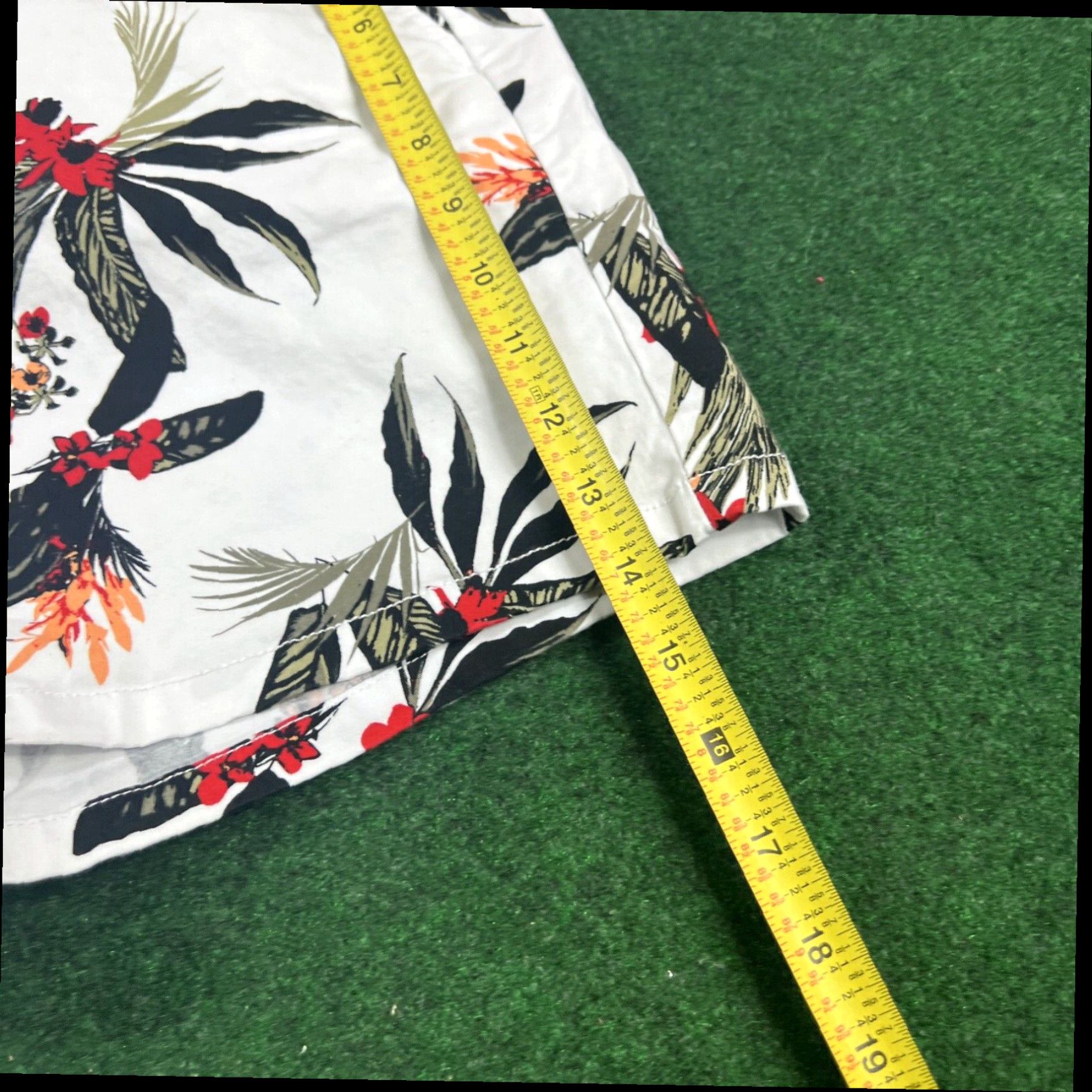 Vintage Liz Claiborne Flower Print Shorts Size 14 Measures 35X5.5 Inches Size 36" / US 14 / IT 50 - 7 Thumbnail