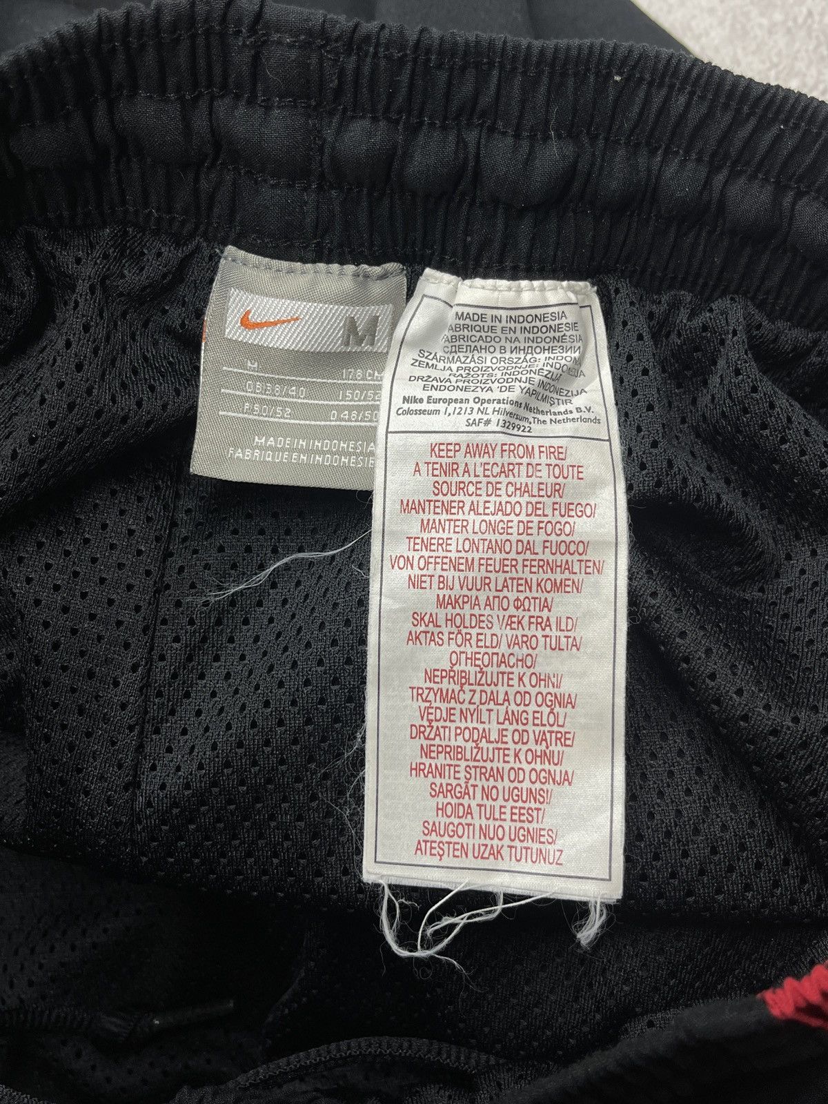 Nike Vintage Nike Nylon Sweatpants Black Trackpants TECH ACG Size US 32 / EU 48 - 8 Thumbnail