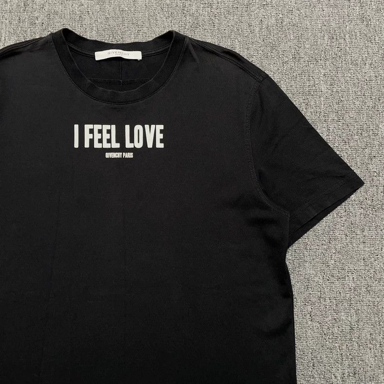 Givenchy Givenchy Letter Printed Short-sleeve 2506-Nextarrow Size US M / EU 48-50 / 2 - 4 Thumbnail