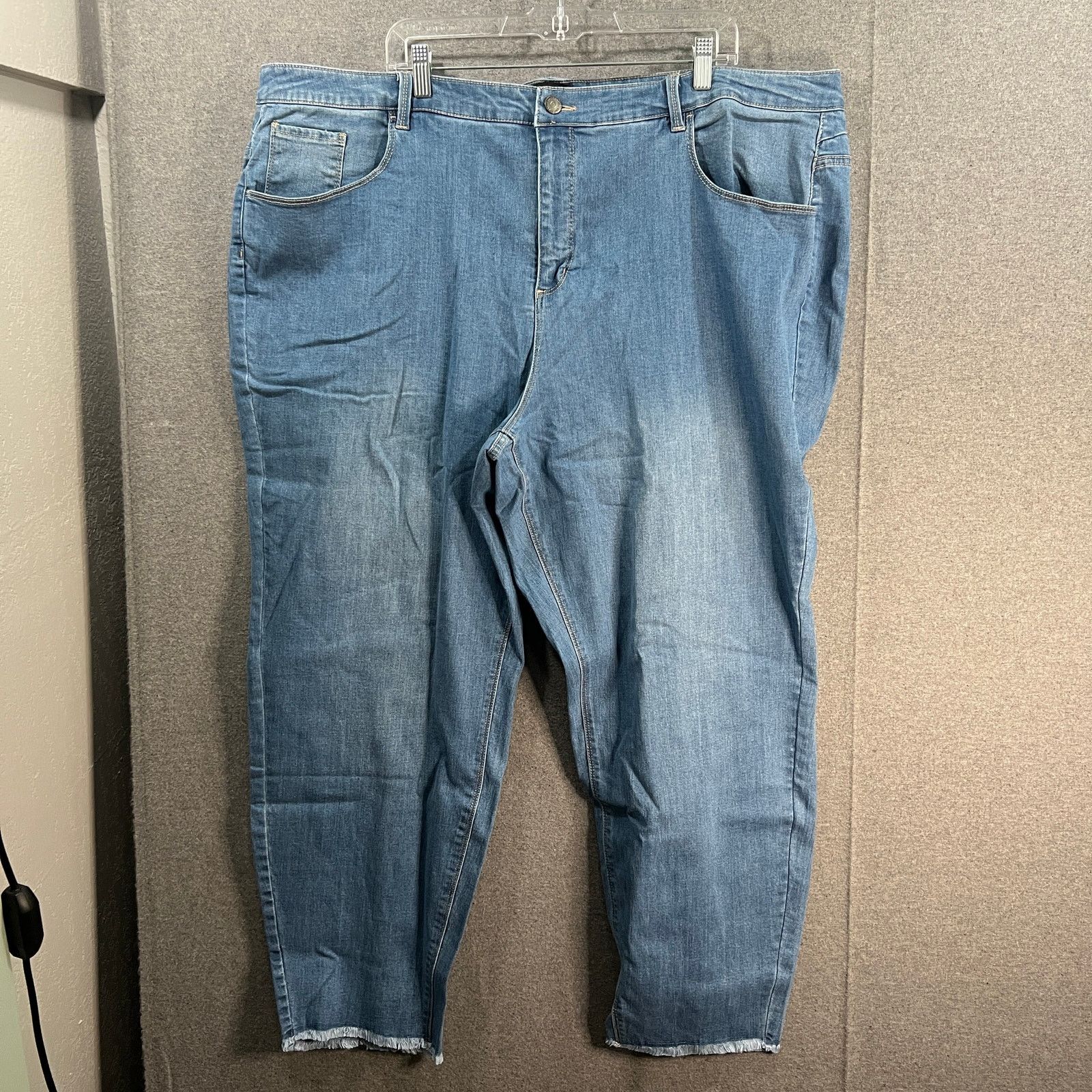 Other Susan Graver Regular Straight Ankle Jean with Frayed Hem Me Size 28" / US 6 / IT 42 - 1 Thumbnail