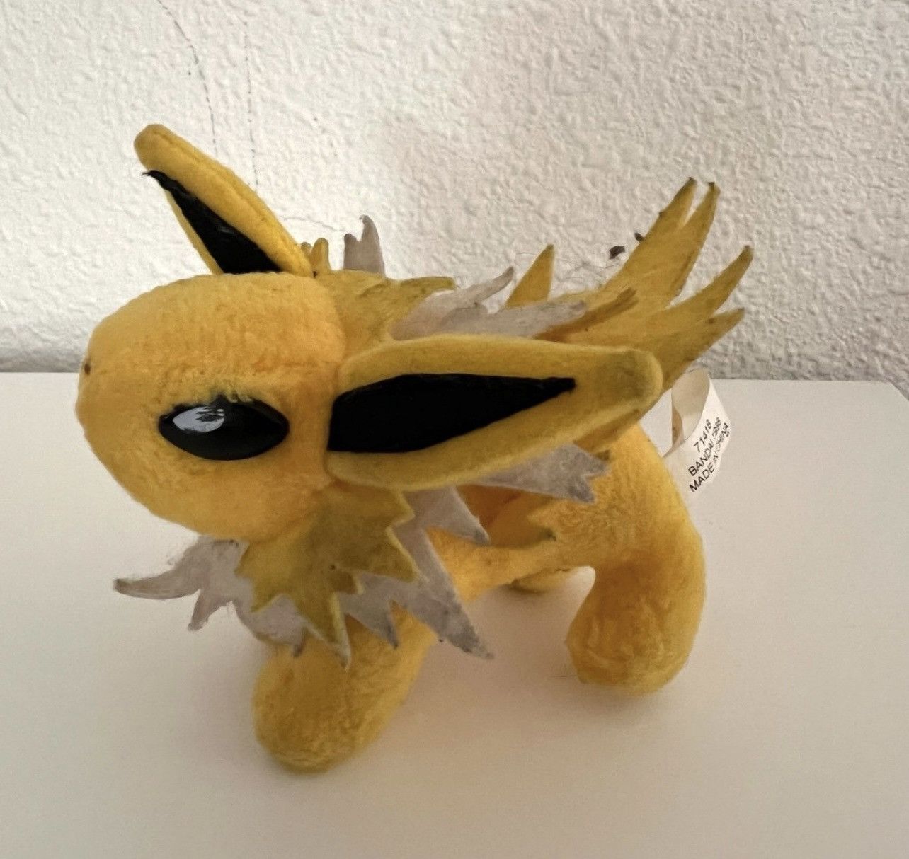 Pokemon RARE 1998 Bandai Pokémon Jolteon Plush #71418 Authentic Size ONE SIZE - 3 Thumbnail