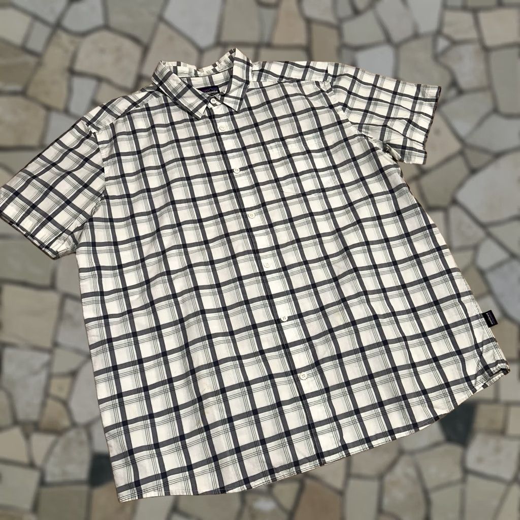 Patagonia Patagonia Button-Up Shirt White XL Men's Knit Lightweight Plaid Short Sleeve Collared Casual Pockets Logo Breeze Urban Modern Seasonal Size US XL / EU 56 / 4 - 1 Thumbnail