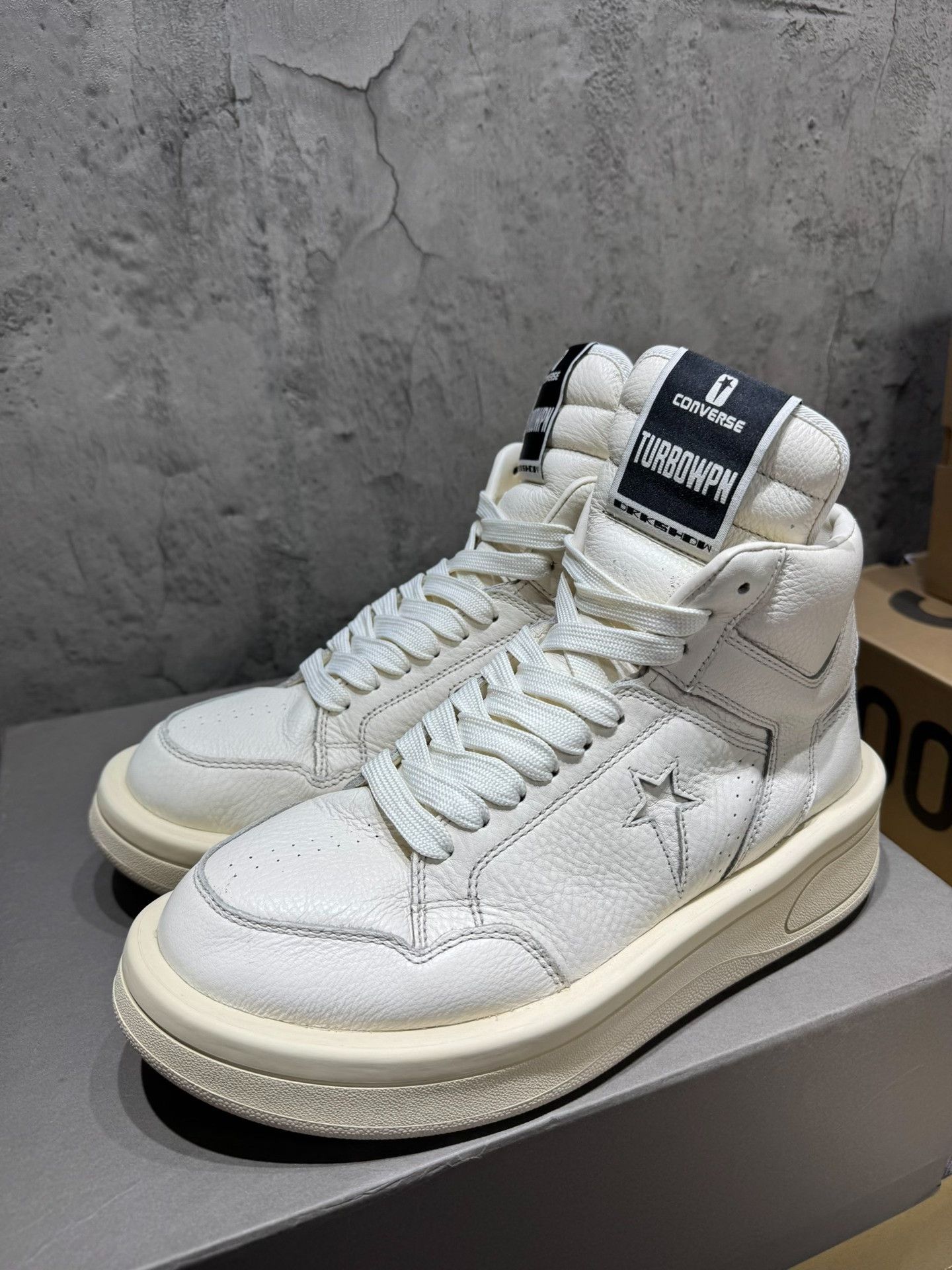 Converse Converse Collab White Lowtop Sneakers 42 Men Size US 9 / EU 42 - 1 Thumbnail